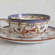 Tasse à café en terre de fer décor Minton mauve Sarreguemines fin XIXe