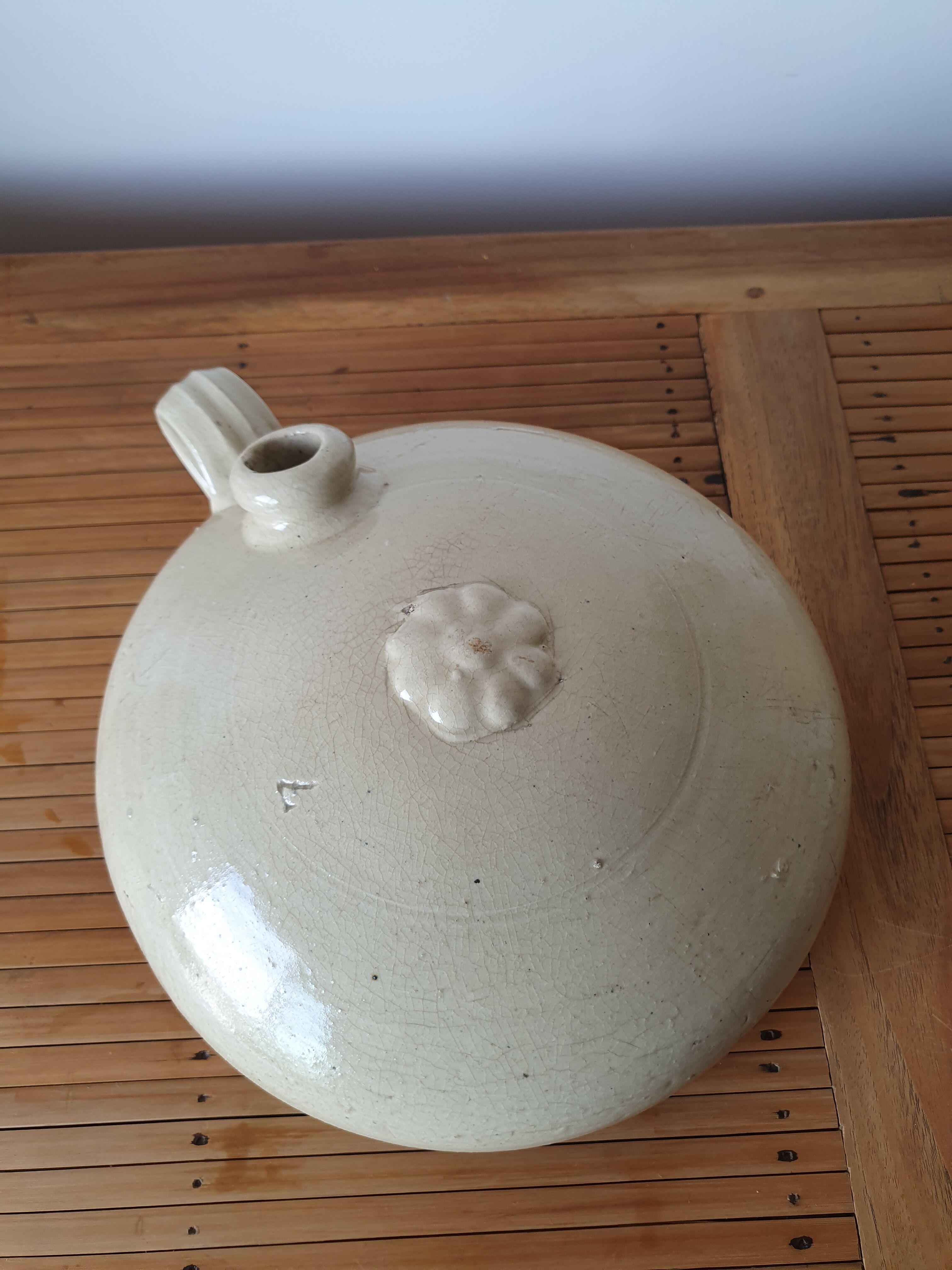 Ancient Gourd hot water bottle shape toad in beige sandstone