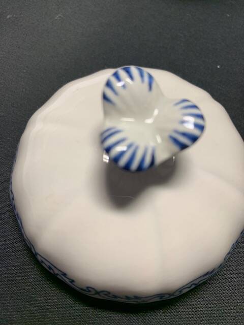 Milk or cream jug and sugar bowl with Gien earthenware lid, Rouen model 32