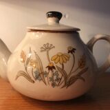 Cups and sandstone teapot