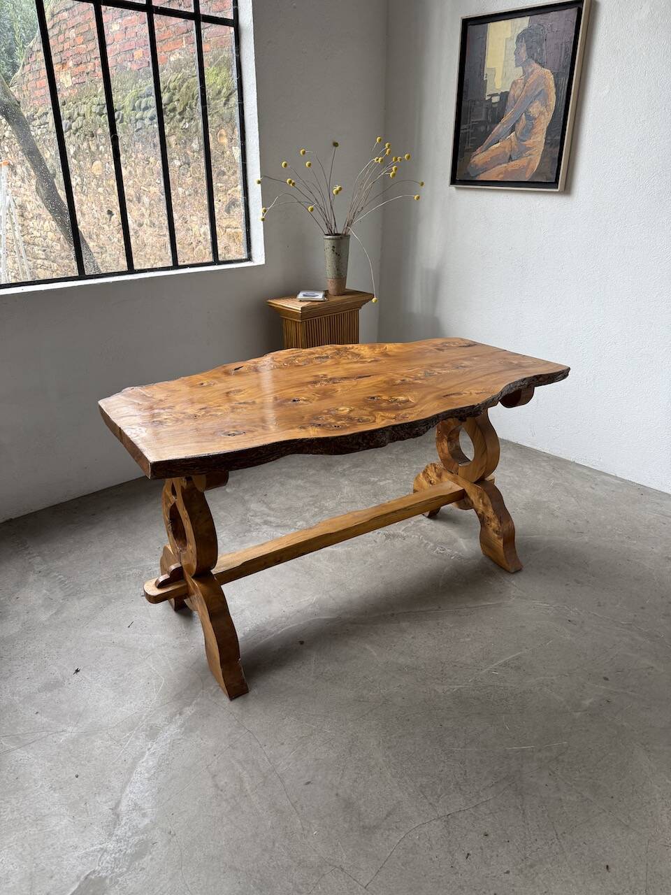 Table artisanale en orme massif, art populaire