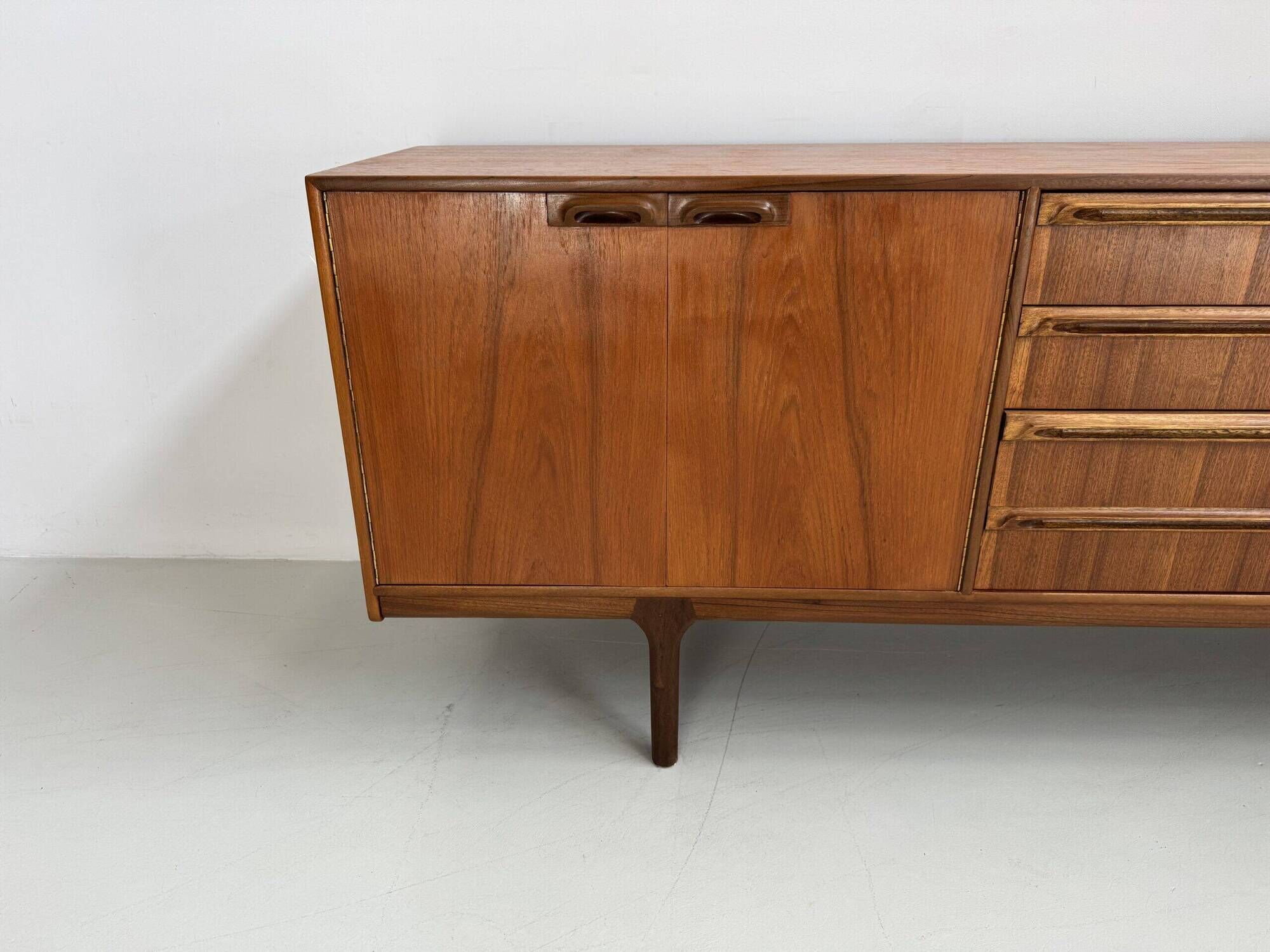 Vintage sideboard McIntosh model "Dunbar"