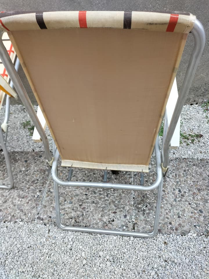 Set of two vintage folding chairs
