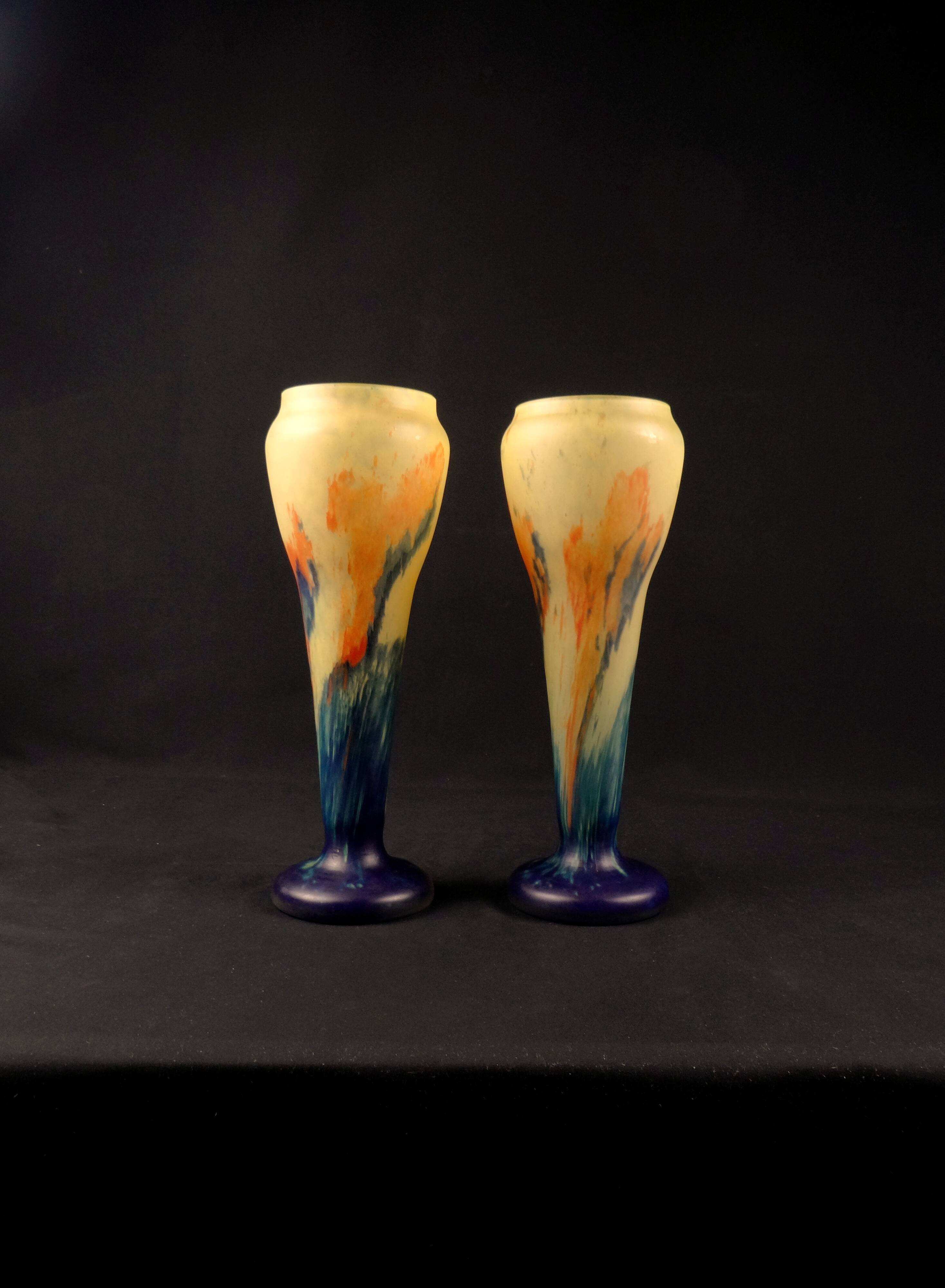 Paire de vase Art Déco en verre multicouche effet marmoréen abstrait coloré