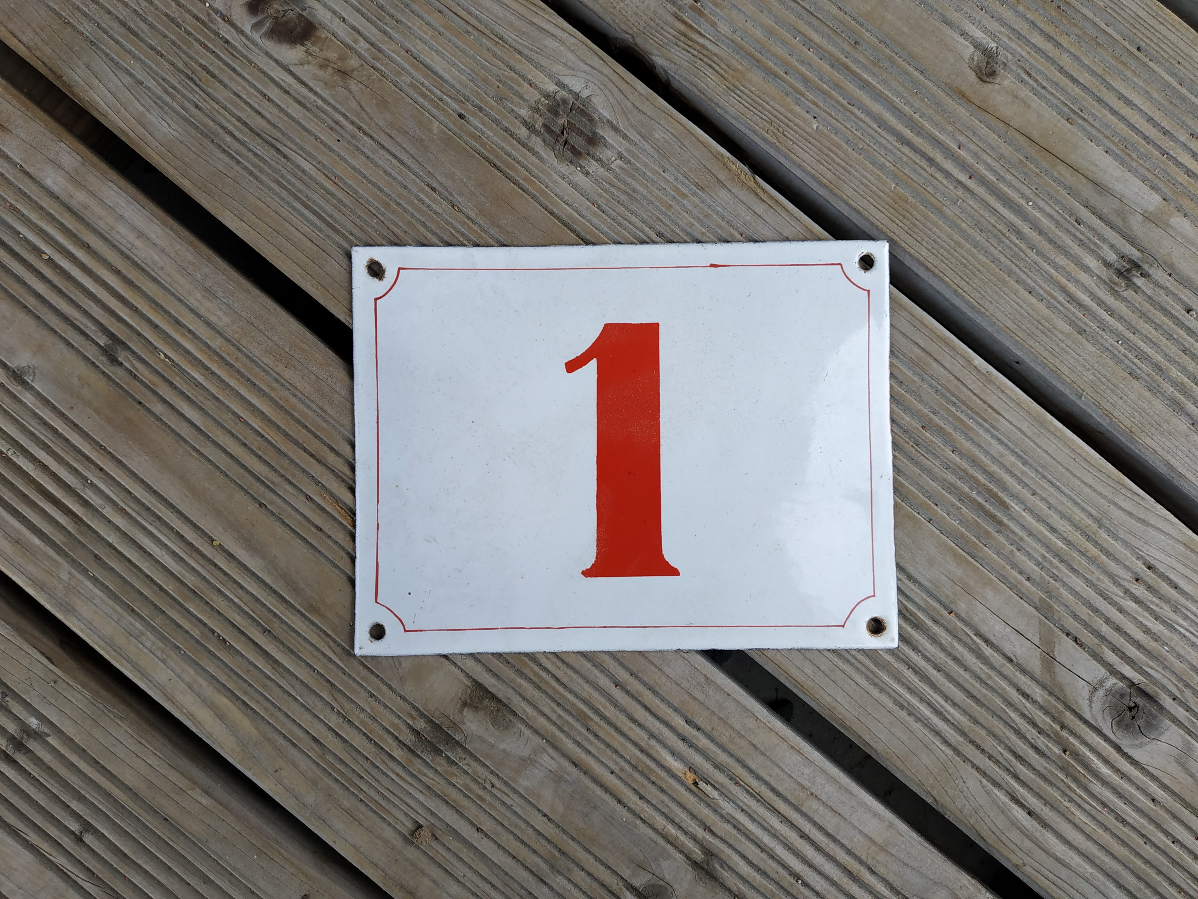 Enamelled metal plate street number