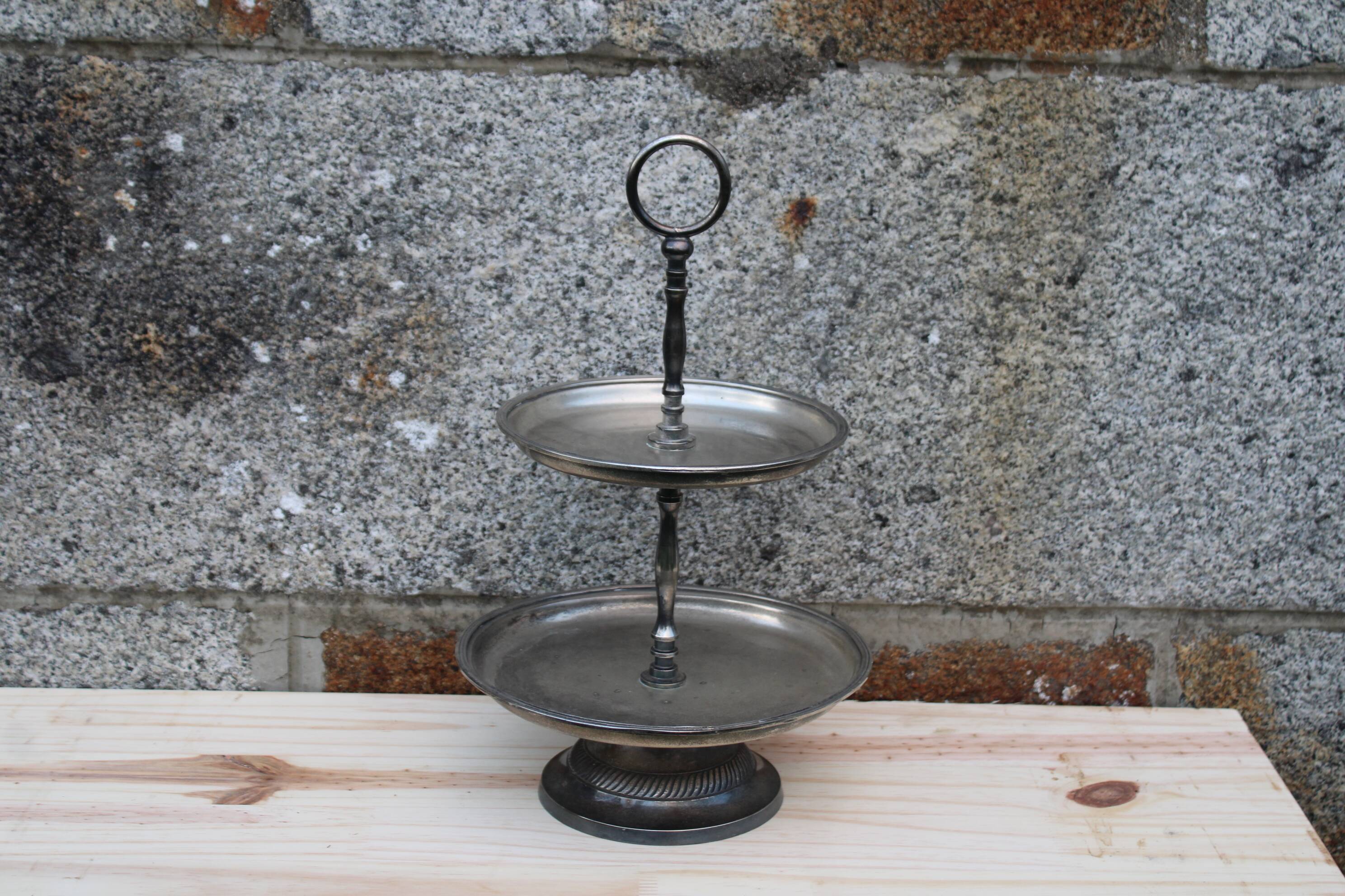 Two-tier silver-plated metal serving stand – Vintage style