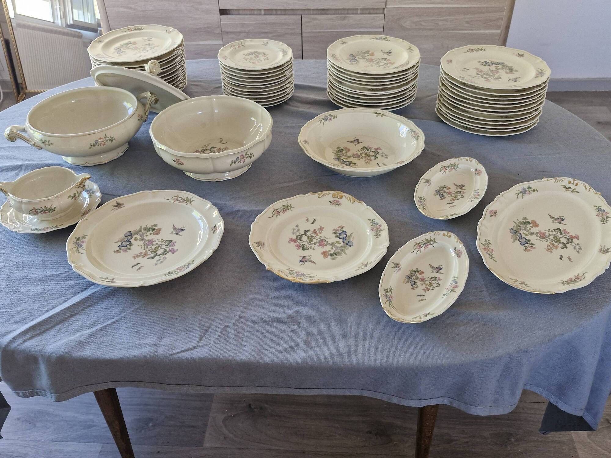 Limoges porcelain table service from the Old Royal Factory – 58 pieces