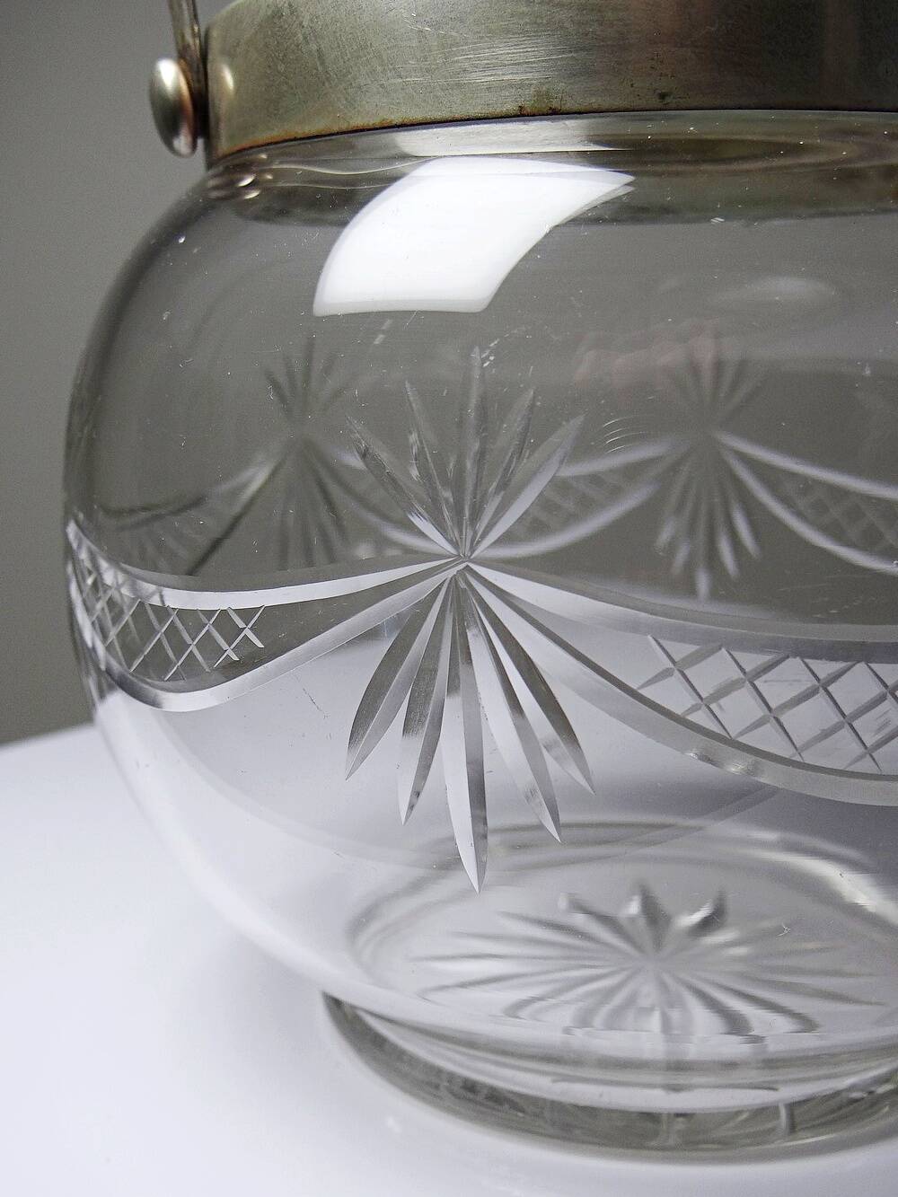 Pot/bowl with a bubble design, antique engraved crystal from Bohemia and silver-plated metal, 1920-1940.