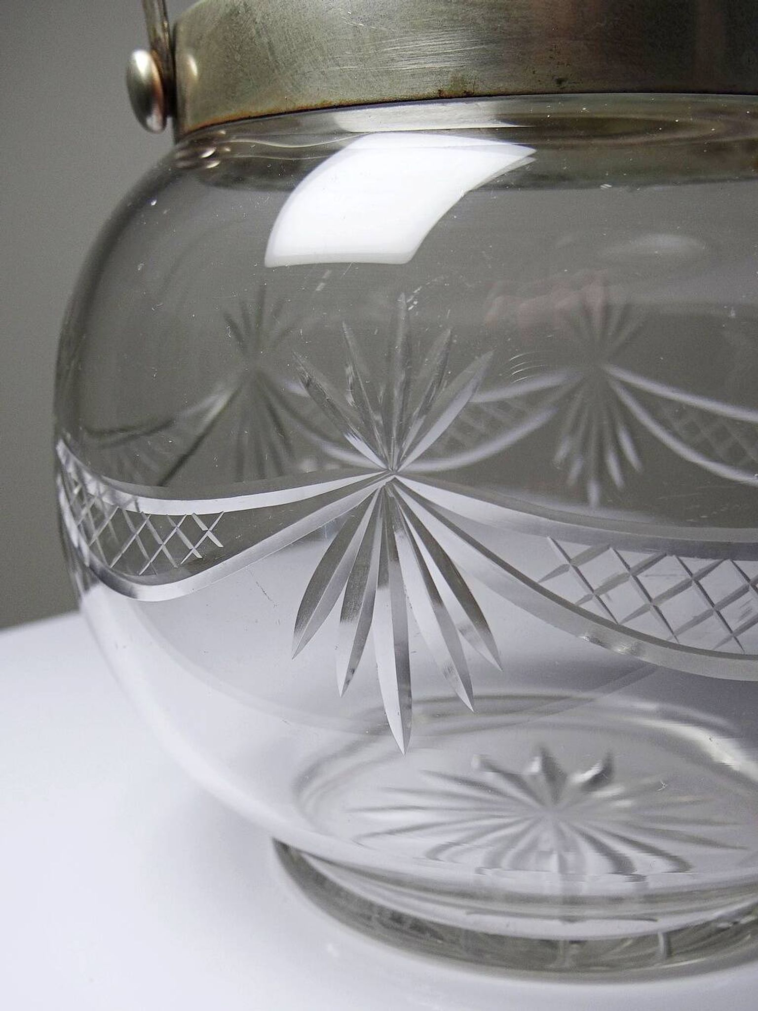 Pot/bowl with a bubble design, antique engraved crystal from Bohemia and silver-plated metal, 1920-1940.