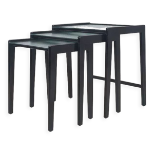 Tables gigognes en bois teinté