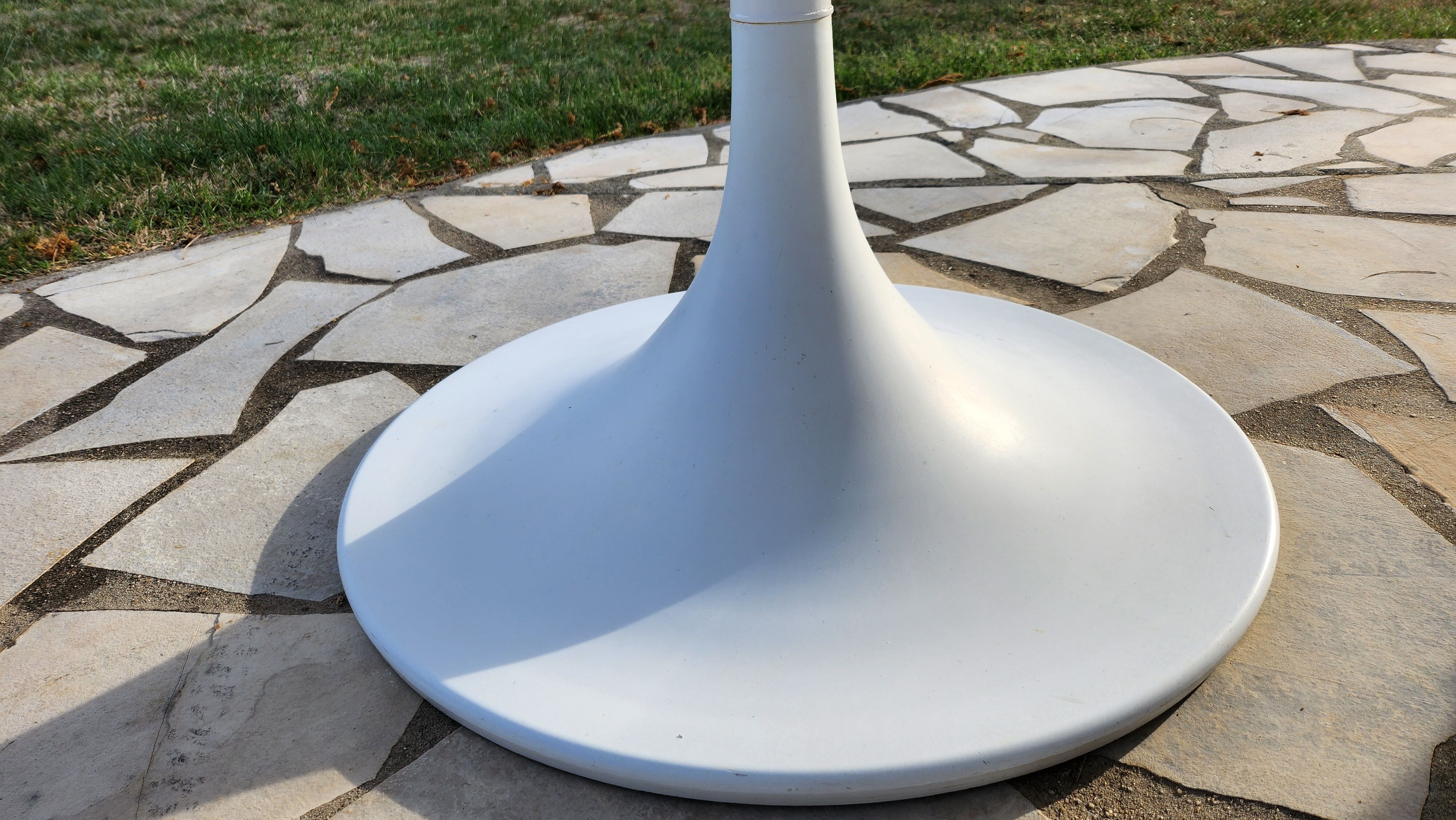 Tulip table Carrara marble 1970