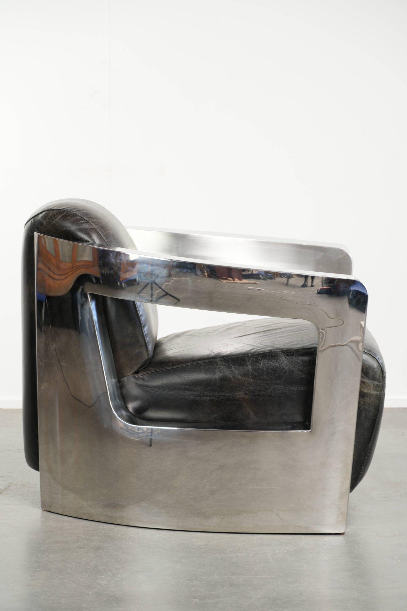 Industrial Aviator design armchair in cowhide finished with aluminium