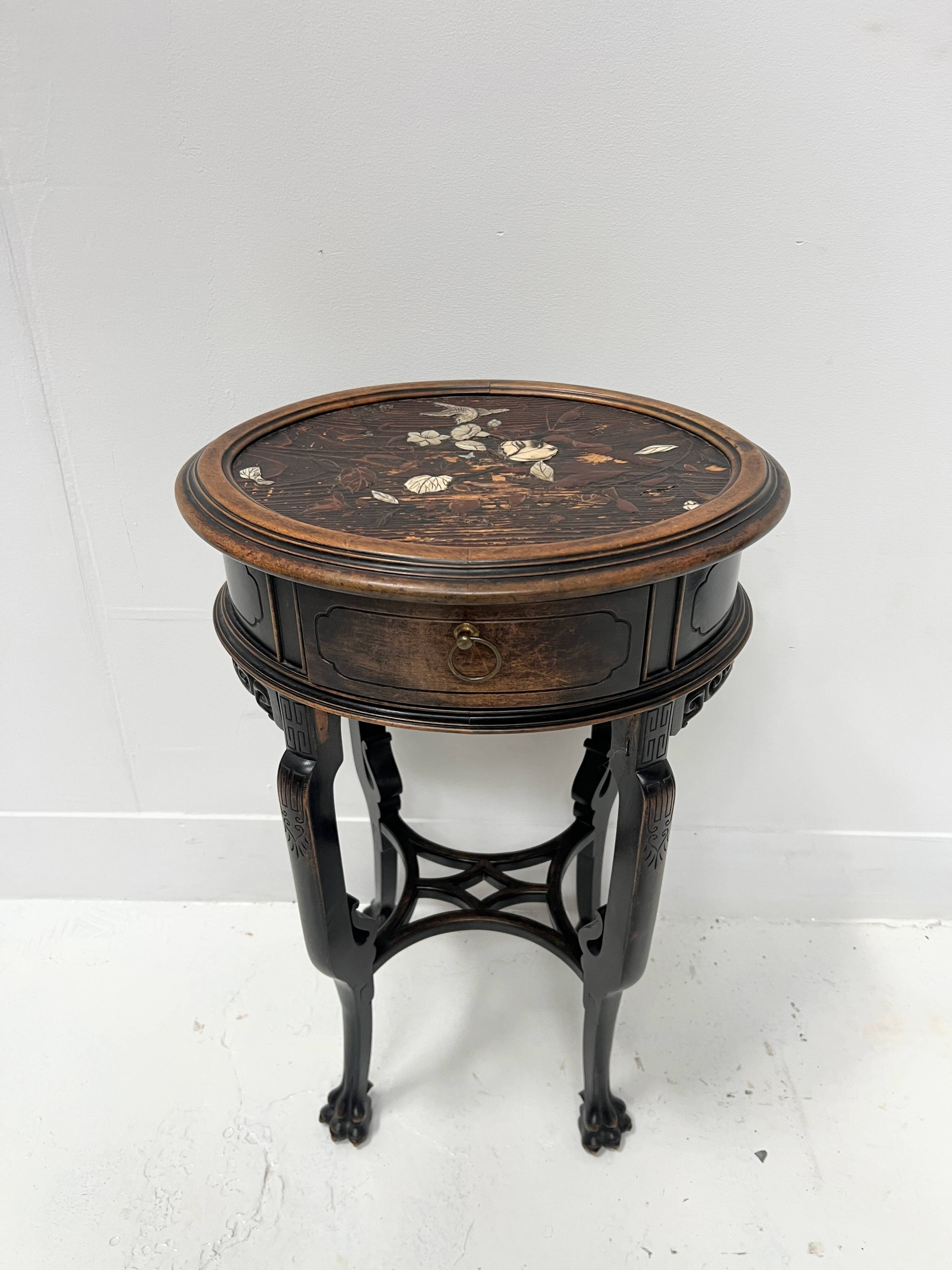 Asian style side table in natural wood, 20th century.