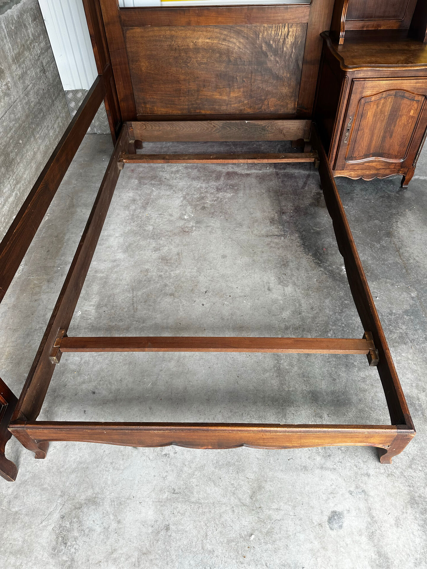 Solid wood bookshelf - French work from the 1950s