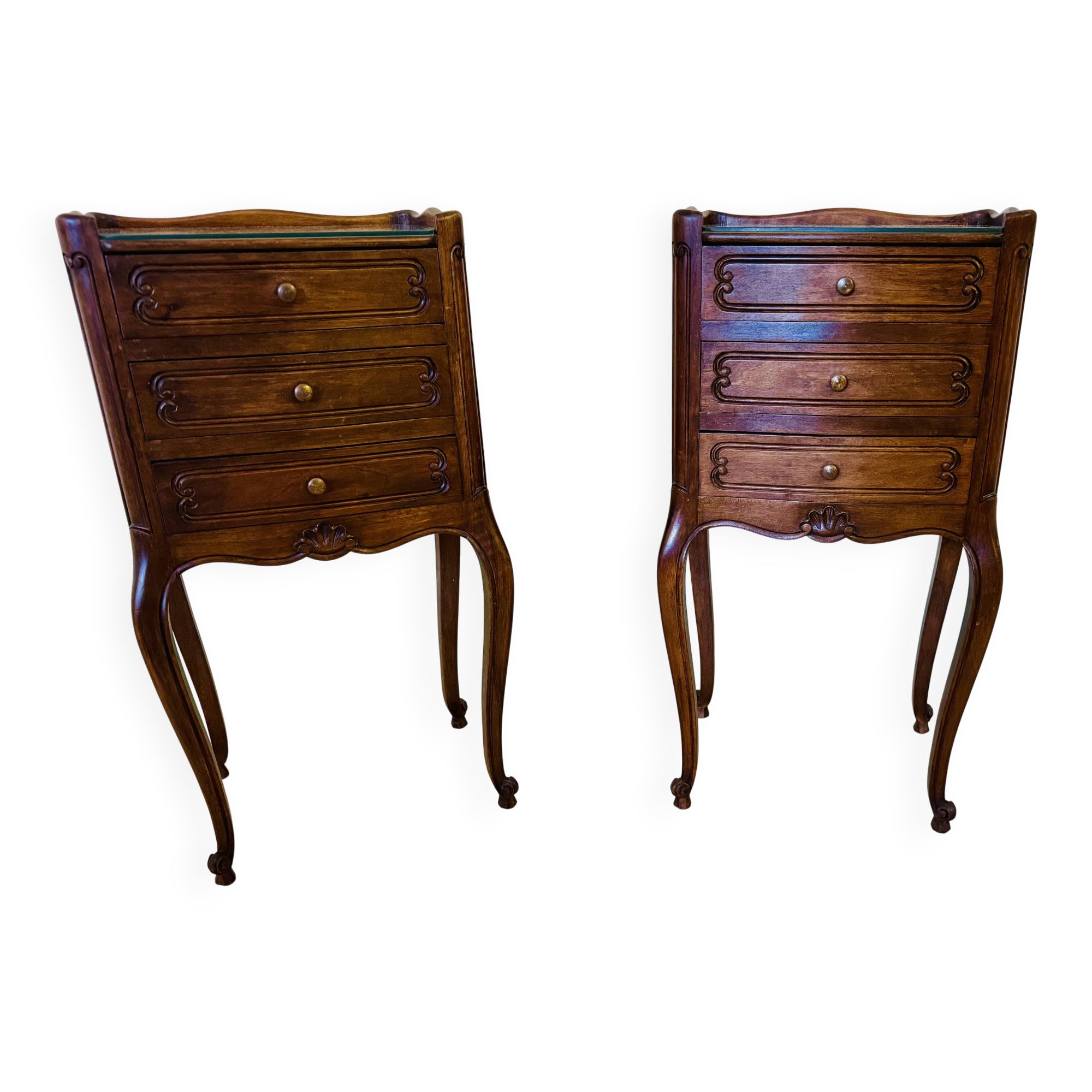 Paire de tables de chevet anciennes