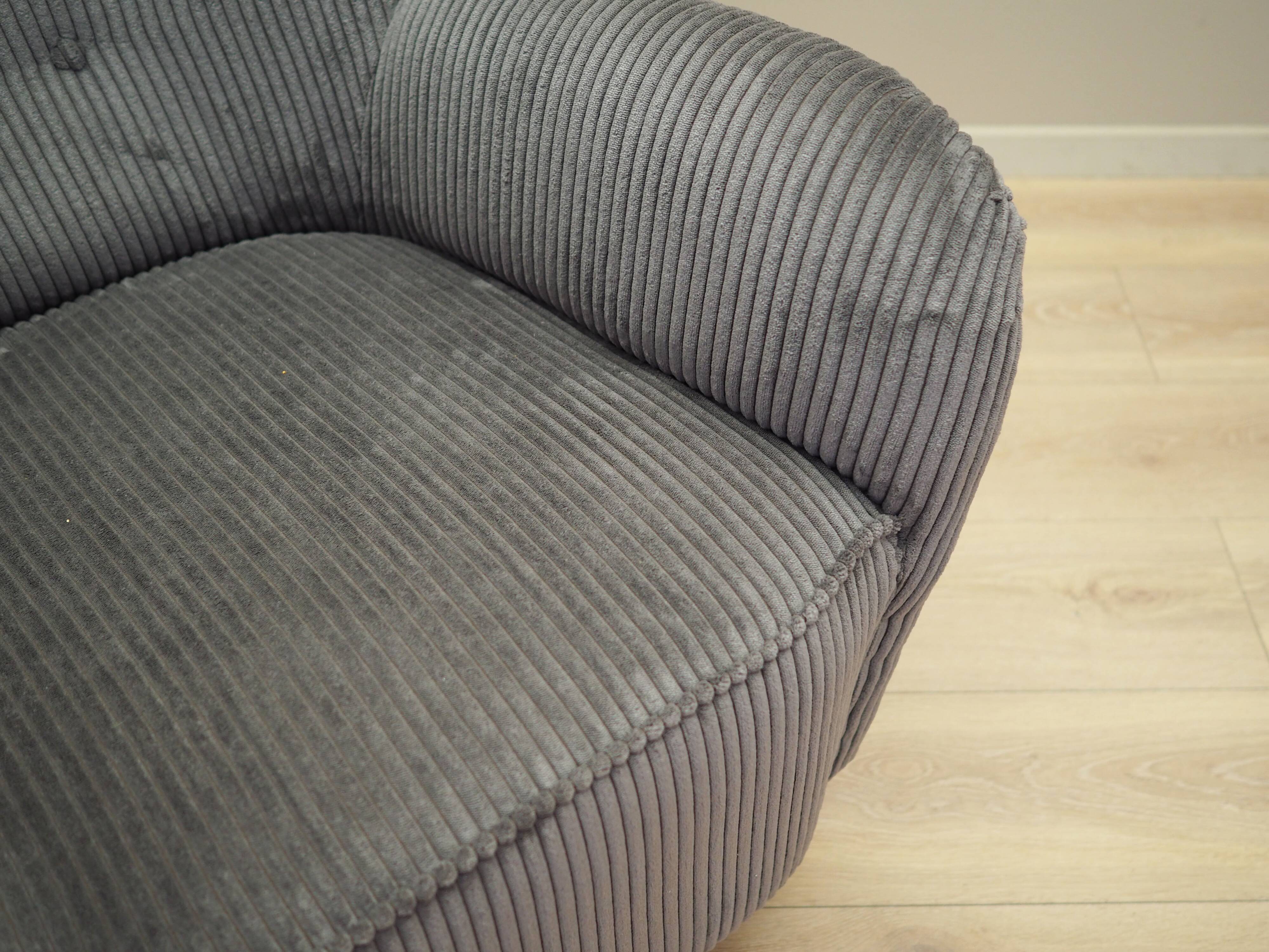 Fauteuil gris, design scandinave, production : Danemark