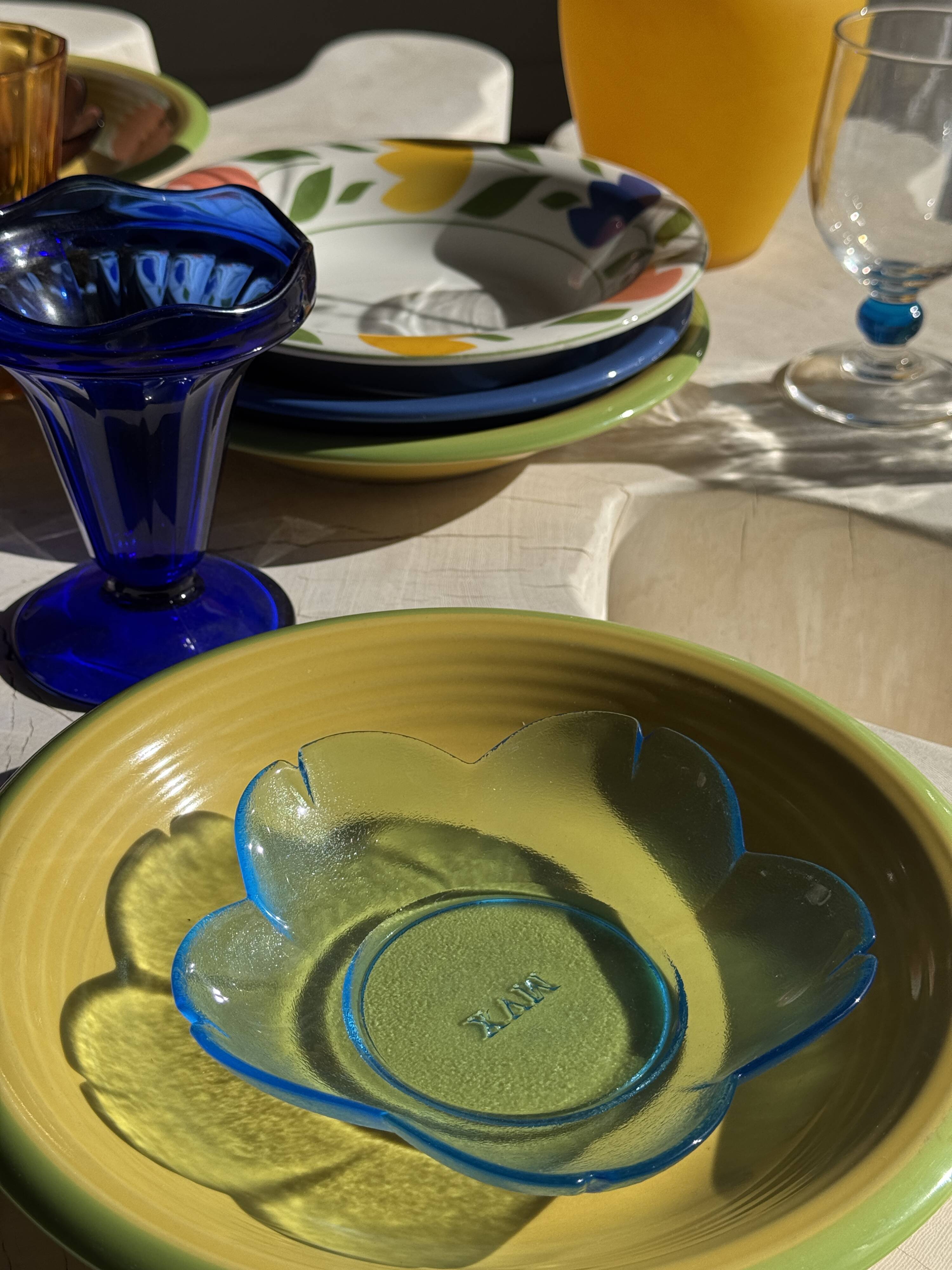 6 vintage flower-shaped bowls, XVM brand on the bottom