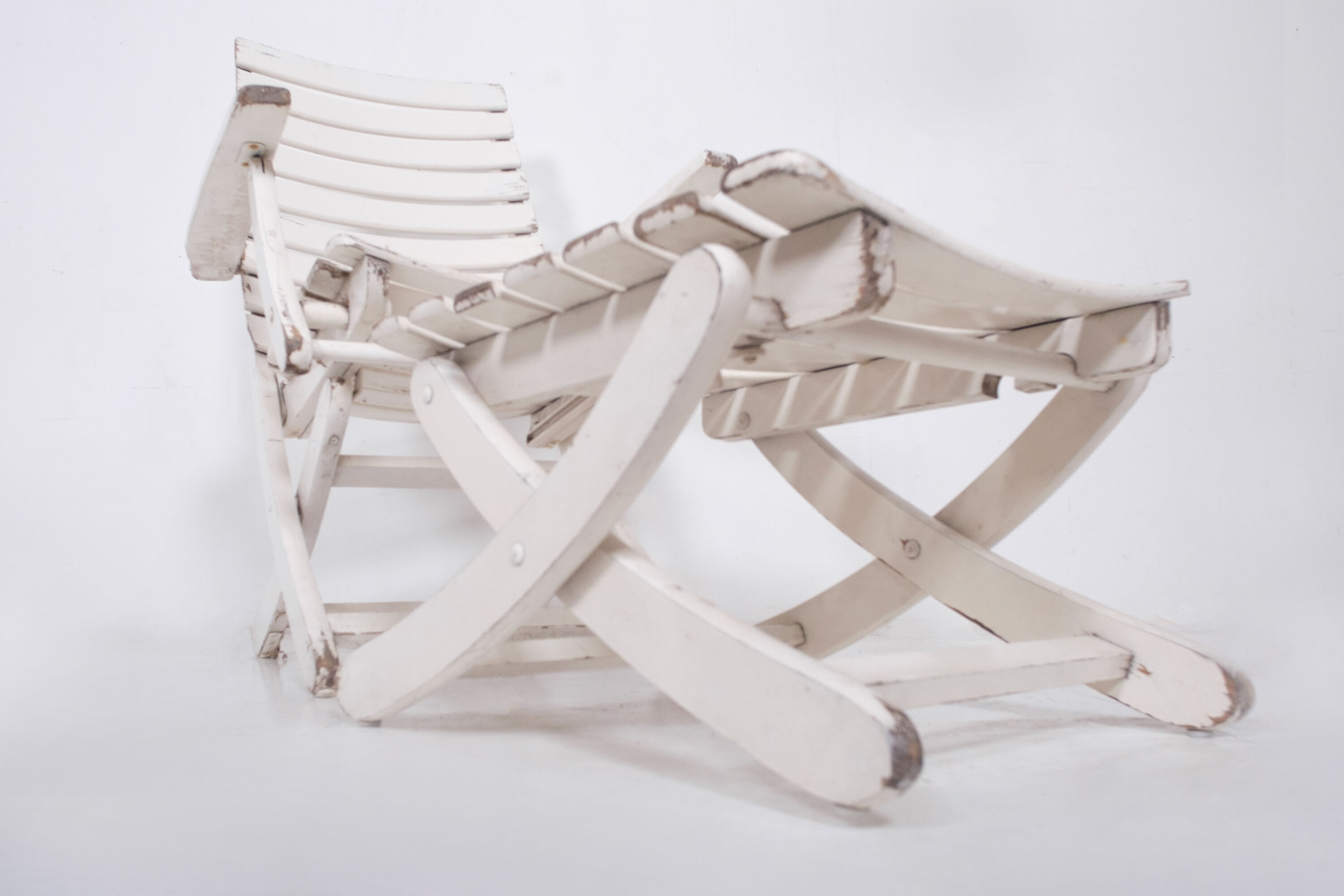 Garden chaise longue with footrest
