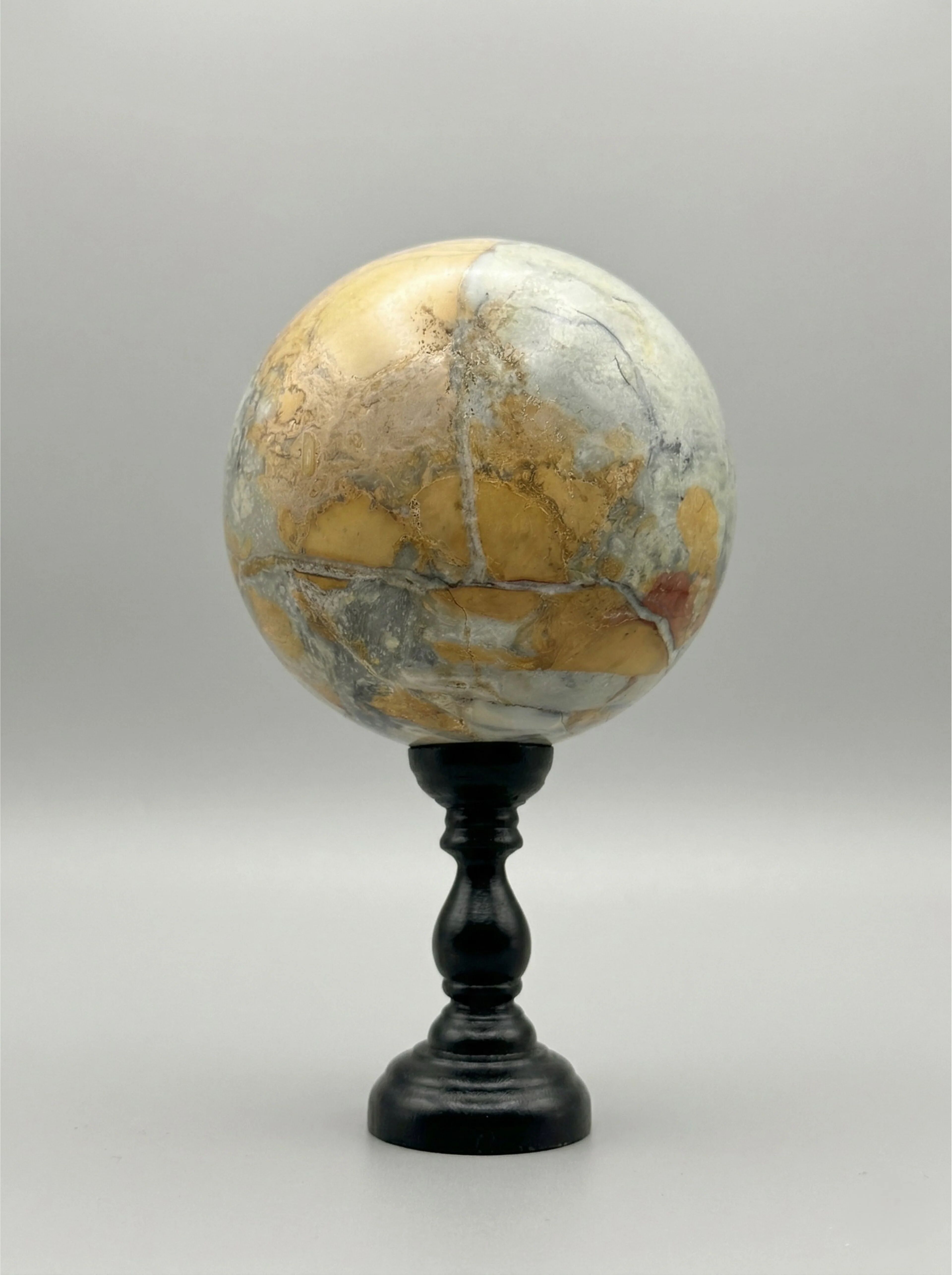 Pair of polished Maligano jasper spheres on bases – Mineral composition