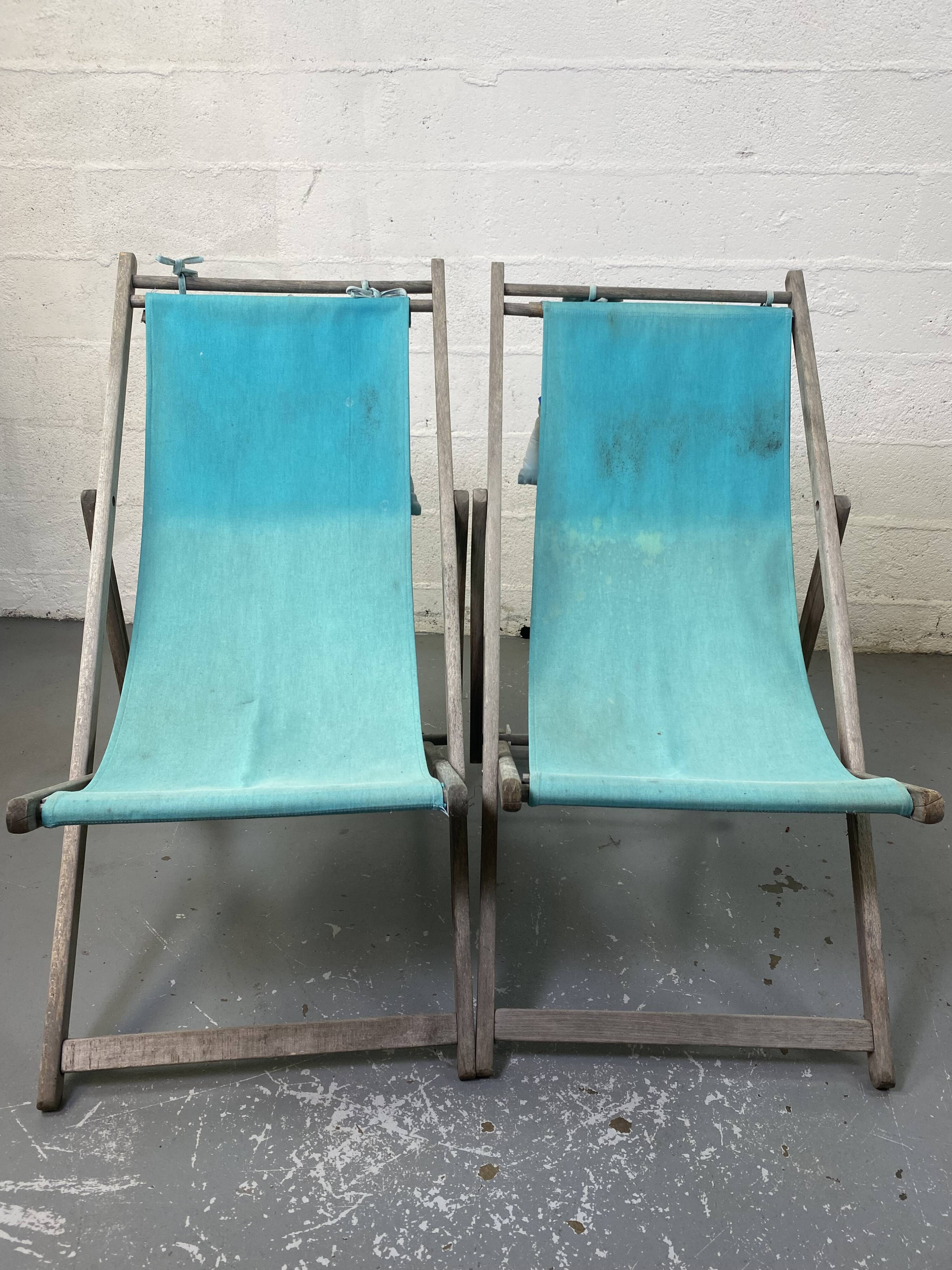 Set of 2 blue sun loungers