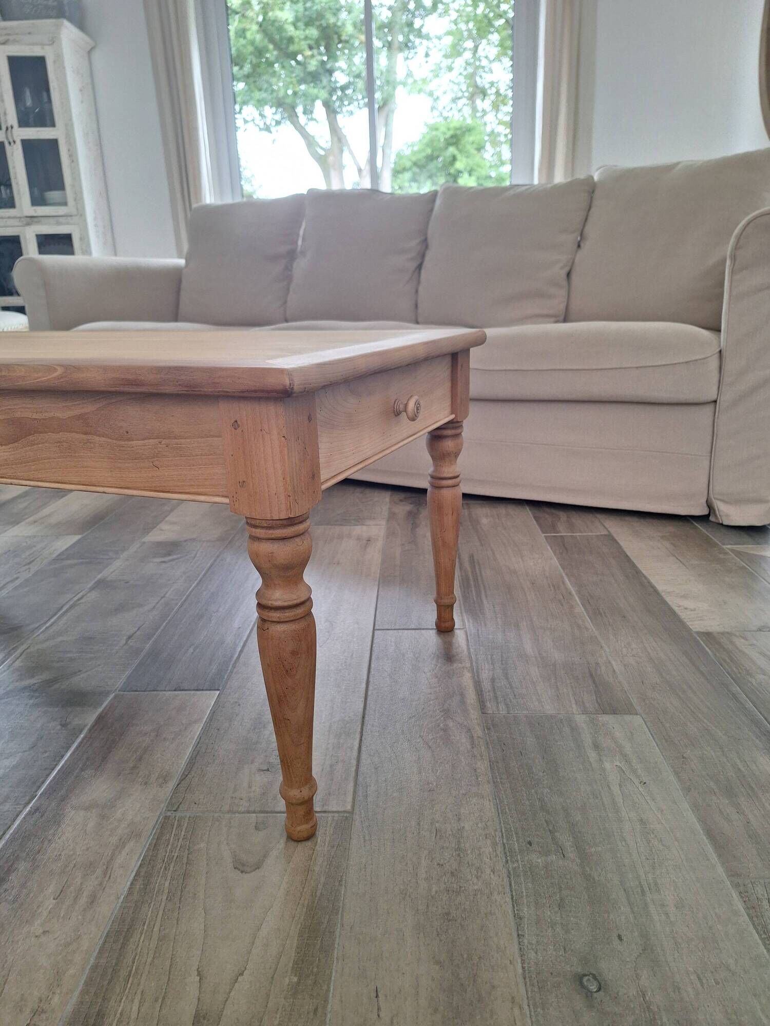 Farmhouse coffee table country style
