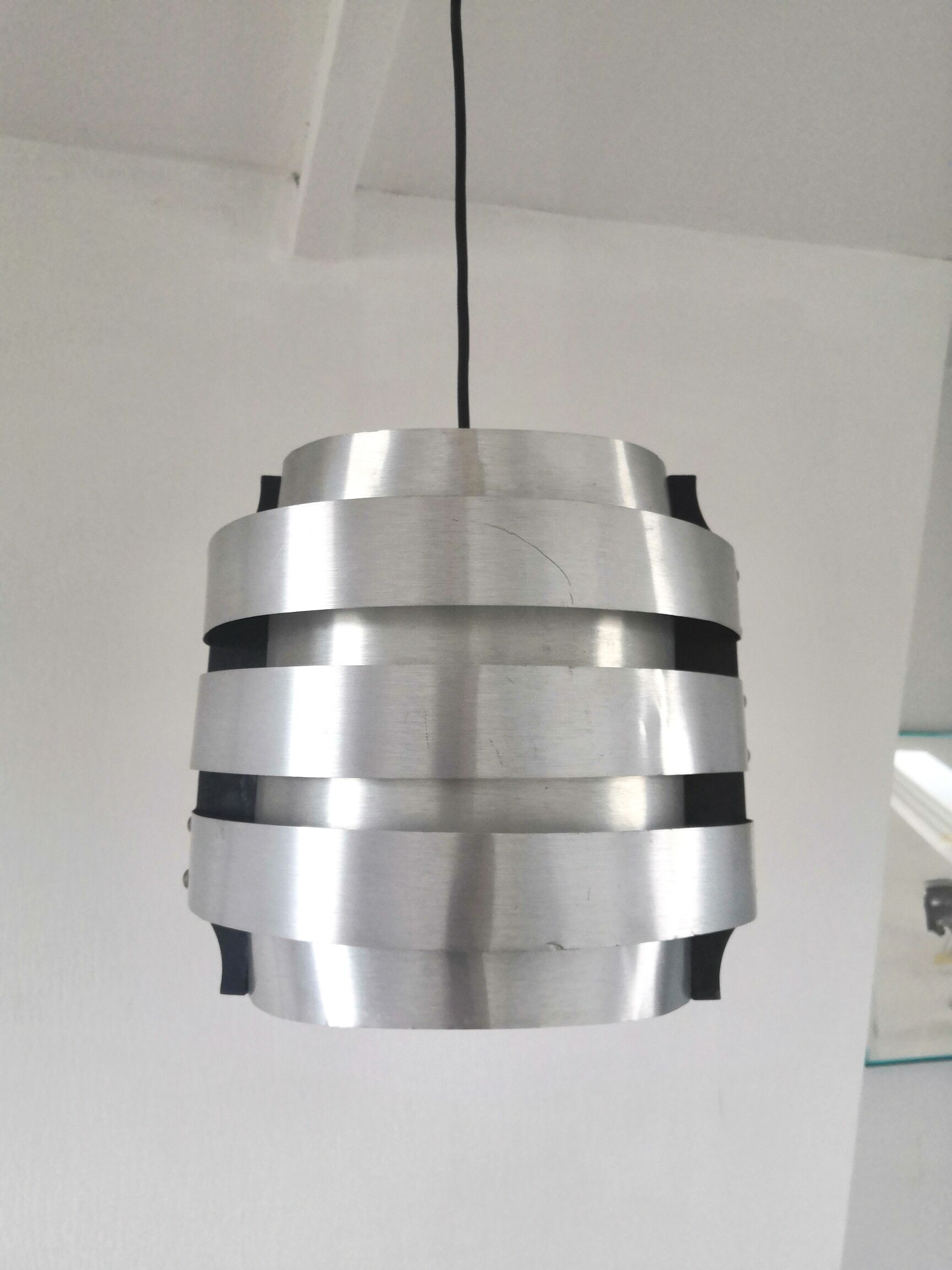 Suspension aluminum and wood design 70s
