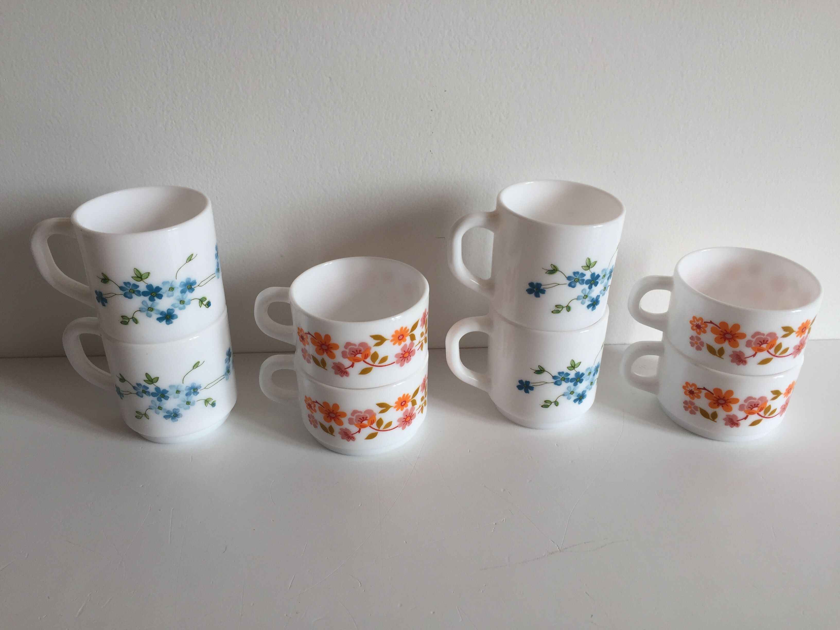 Set of 8 cups at cafe arcopal – france