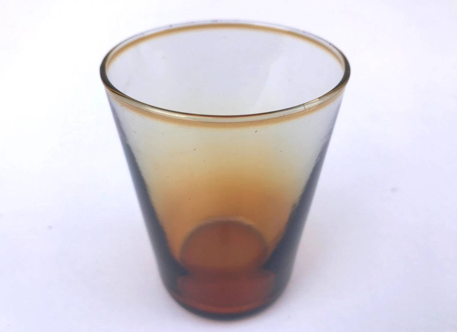 2 verres anciens  Verre ambre transparent
