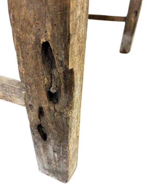 Trog, caisse, boîte vintage en bois sur pieds