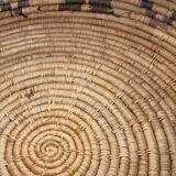 Raffia basket with lid