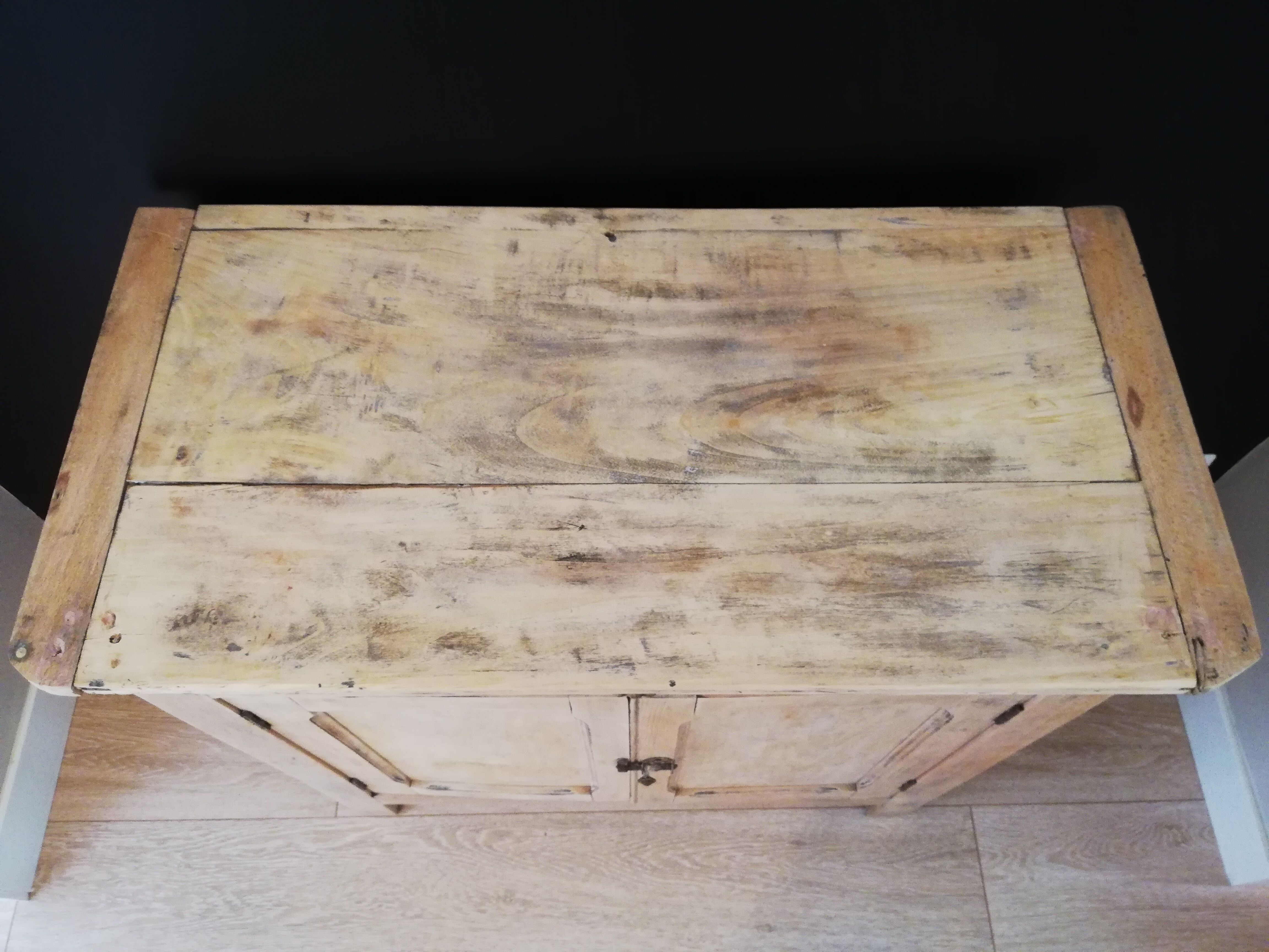 Parisian raw wood buffet