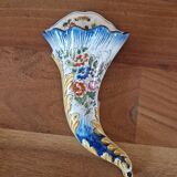 Wall-mounted bouquet holder in Nevers faience - By Amand Hiver