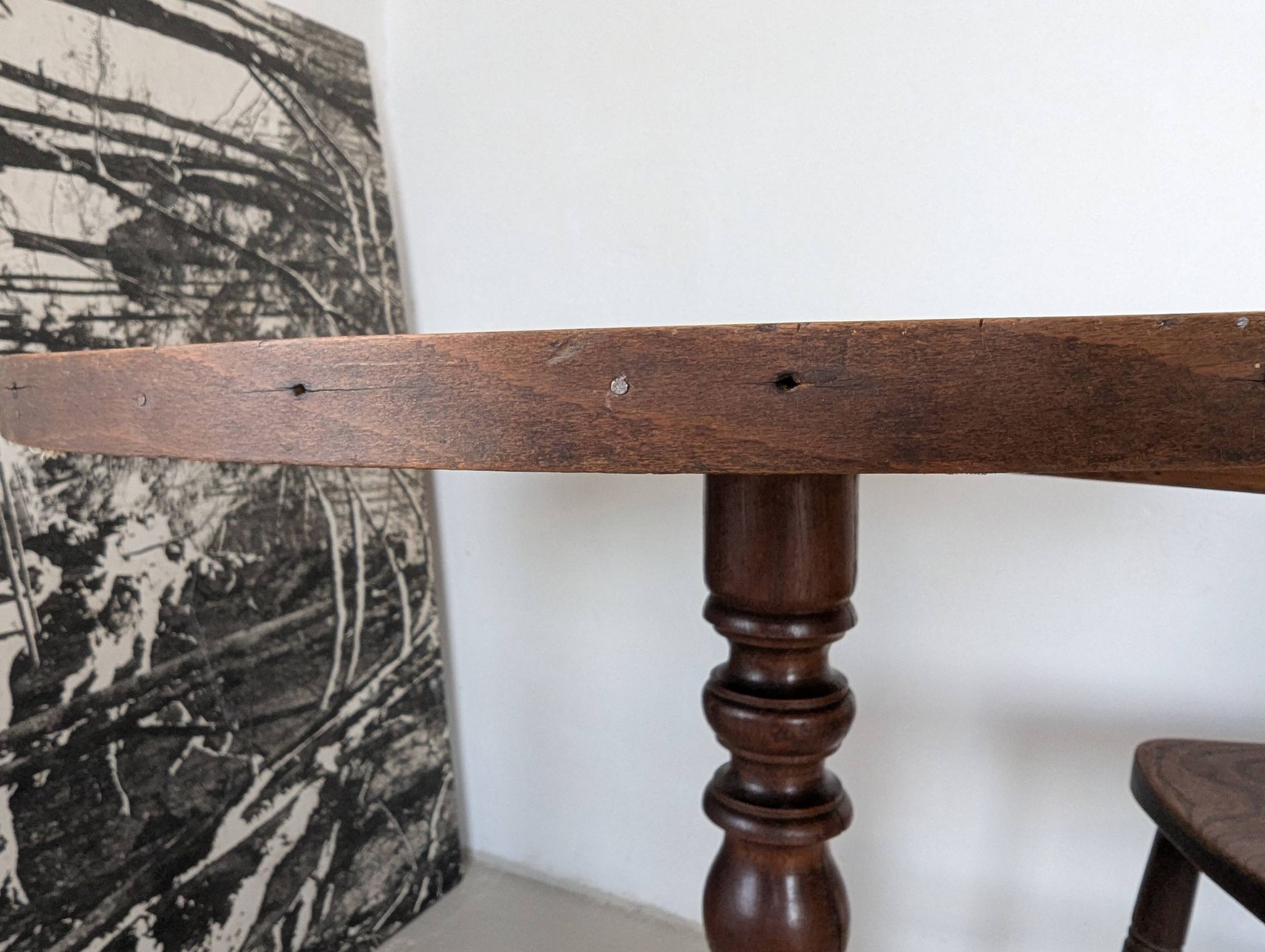 Round table, turned oak leg
