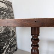 Round table, turned oak leg