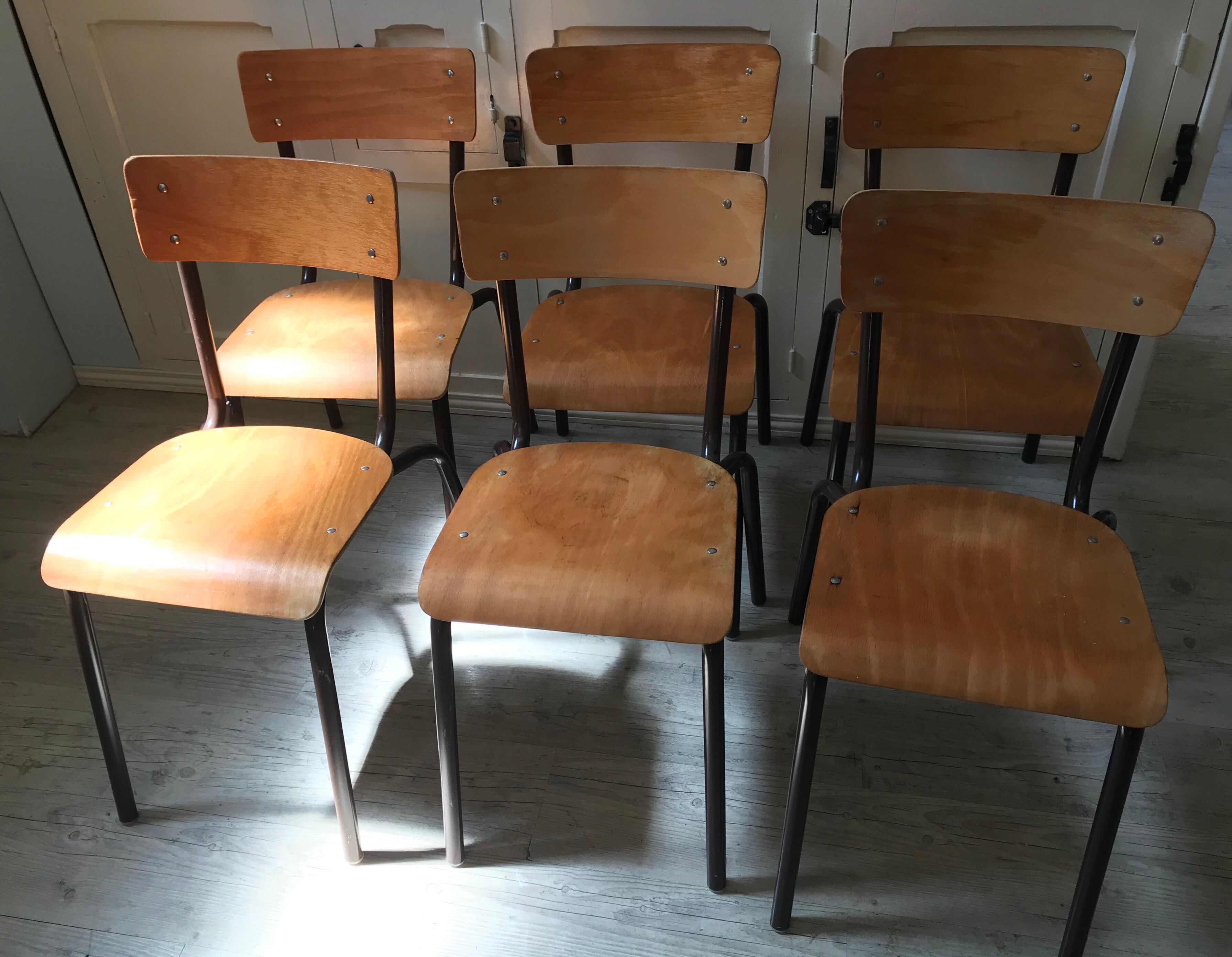 Lot of 6 vintage school chairs