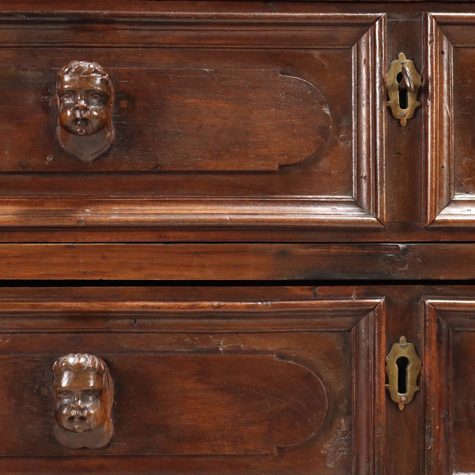 Commode baroque ancienne en noyer et peuplier XVIIIe siècle