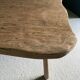 Table basse en bois brut de forme libre
