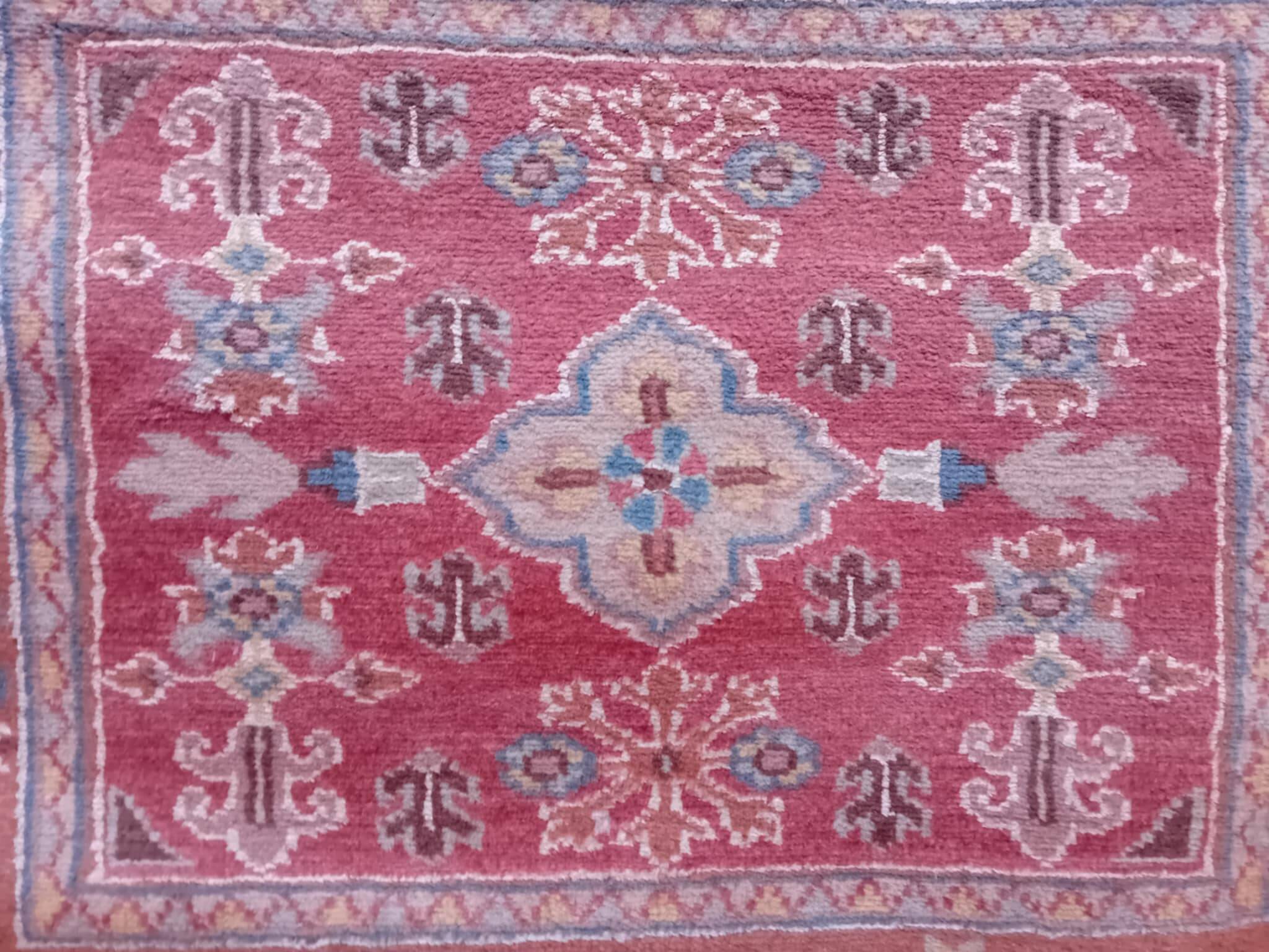 Handmade Pakistani Kafkazi Rug 180x131cm
