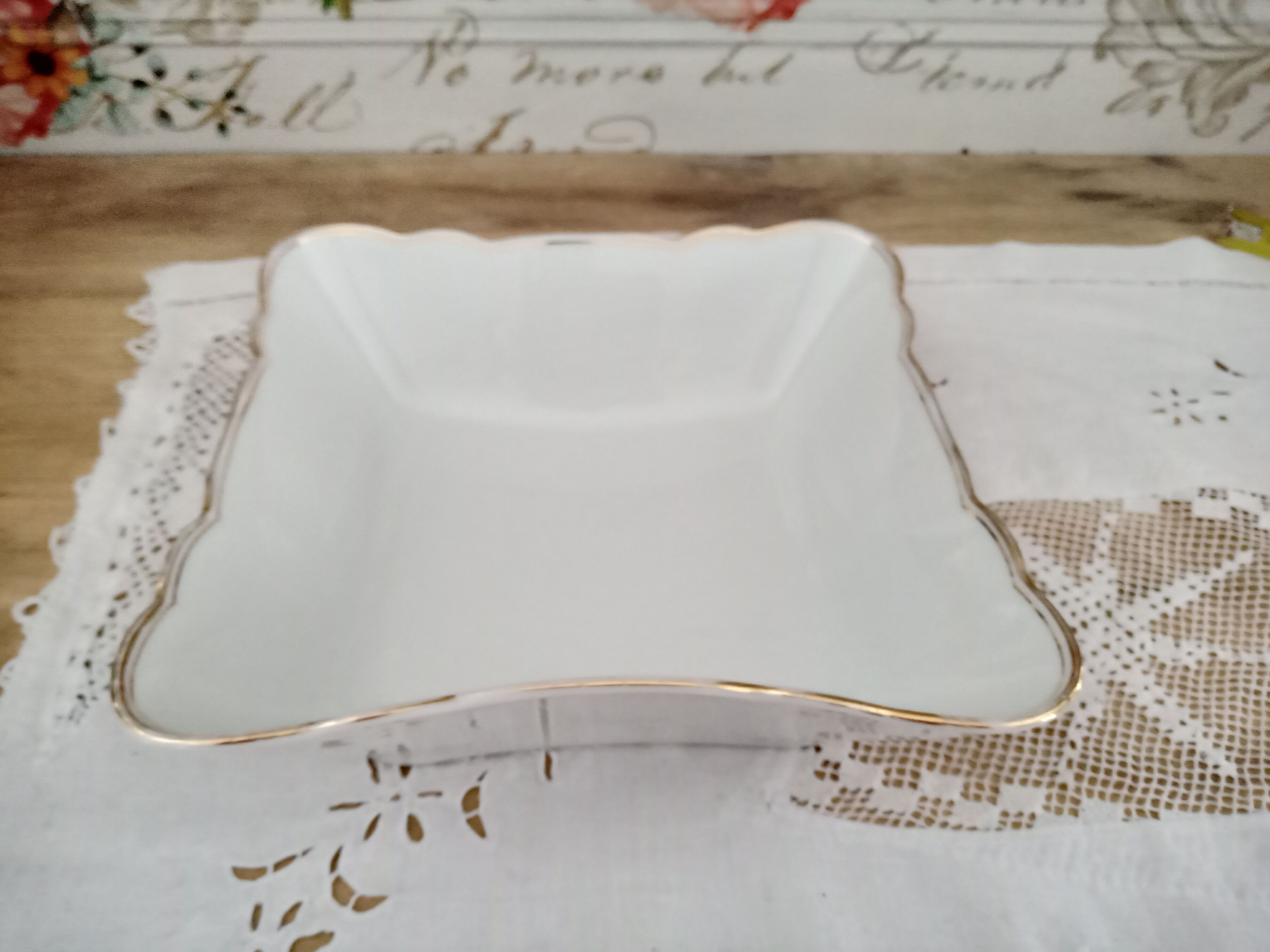 Saladier carré en porcelaine MCP Czecoslovakia blanche et liseré doré