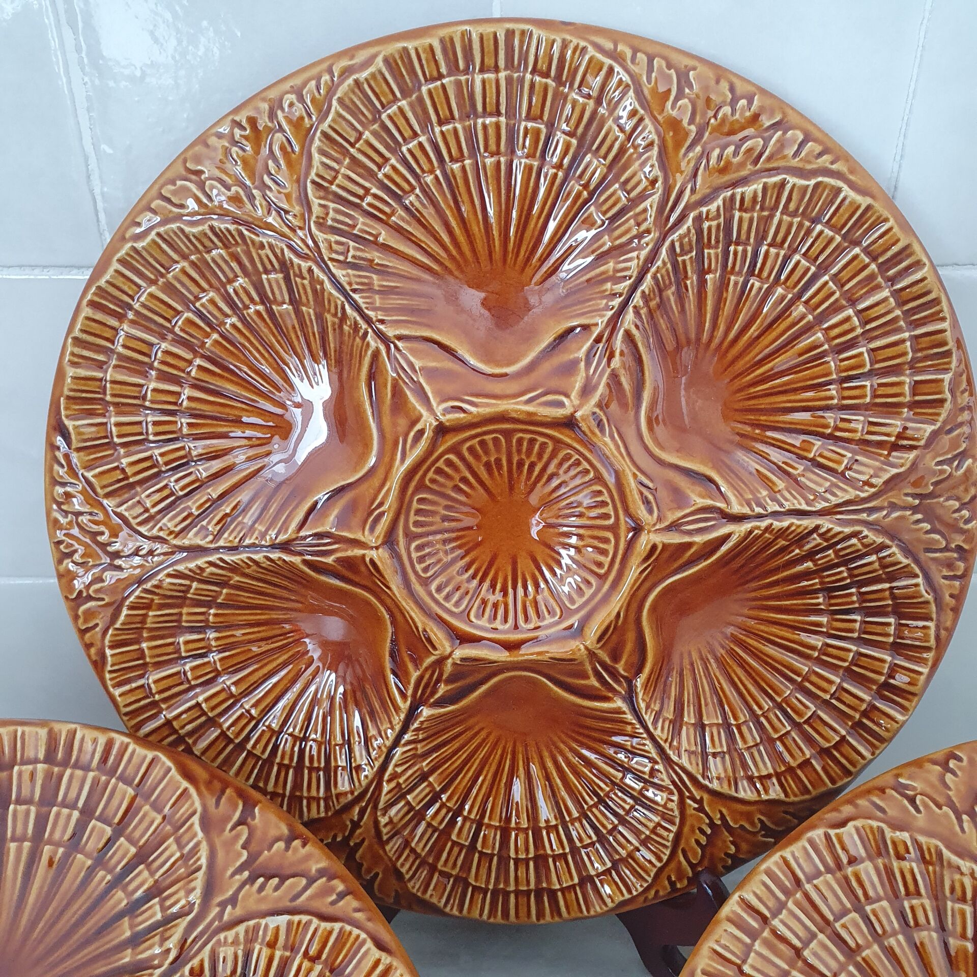 Scallop shell plates St Jacques by SECLA Portugal Barbotine