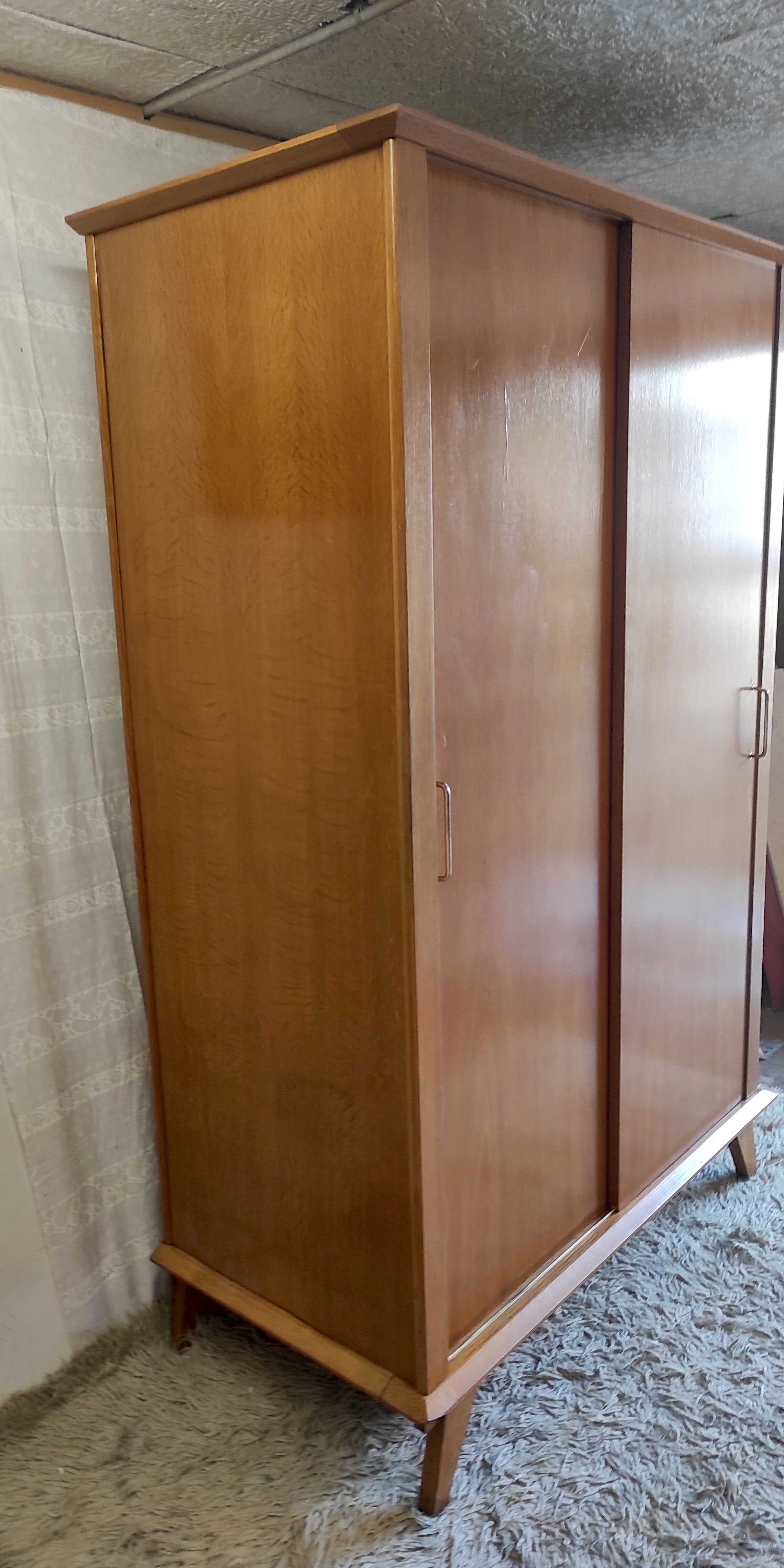 Compas feet cabinet 2 oak sliding doors - 50s