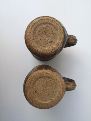 Duo vintage sandstone mugs