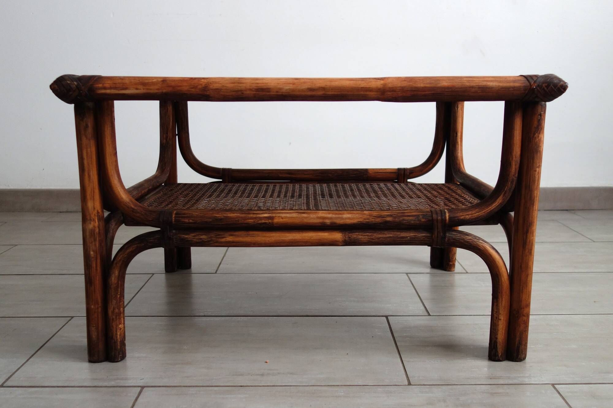 Table basse vintage bambou, rotin et cuir années 60