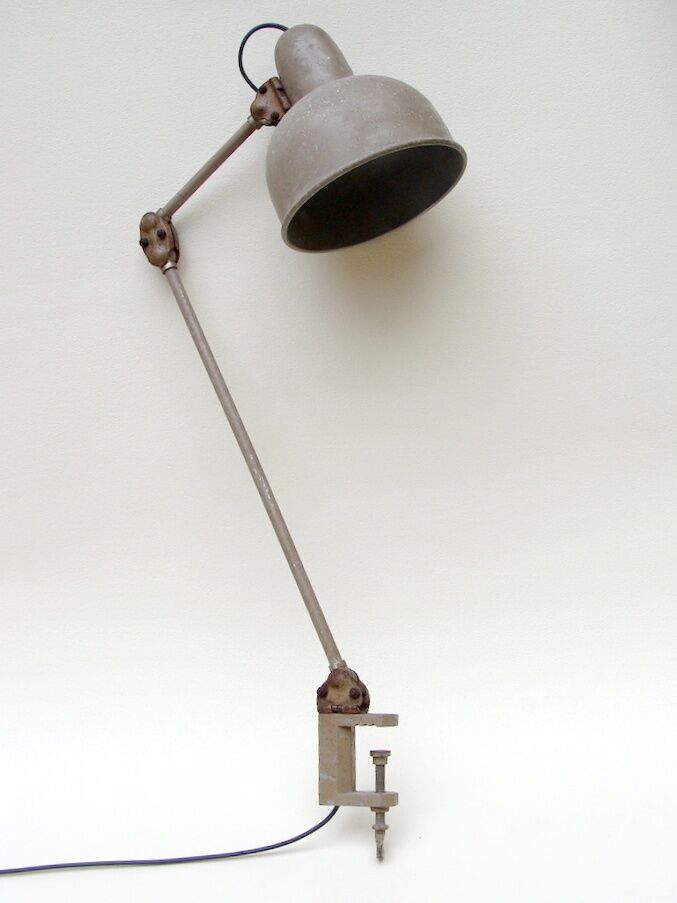 Articulated workshop lamp