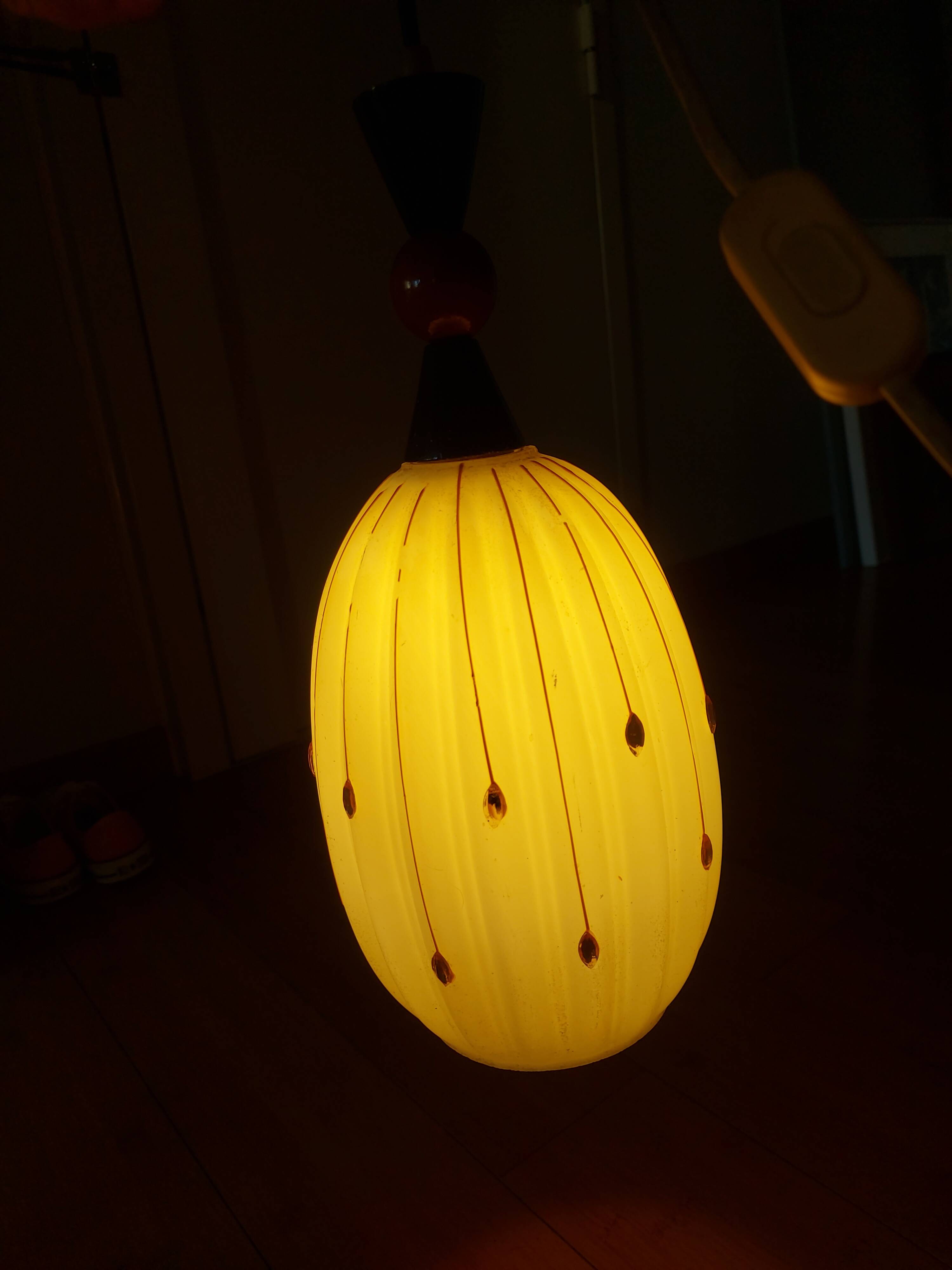 Opaline suspension