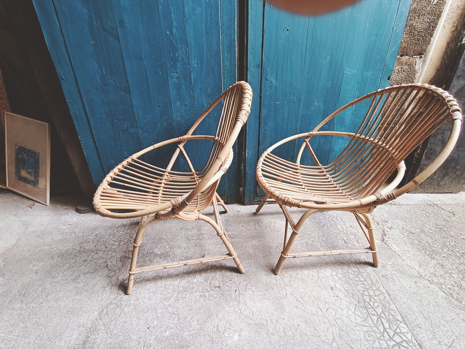 Paire de fauteuils coquille en rotin vintage 1960