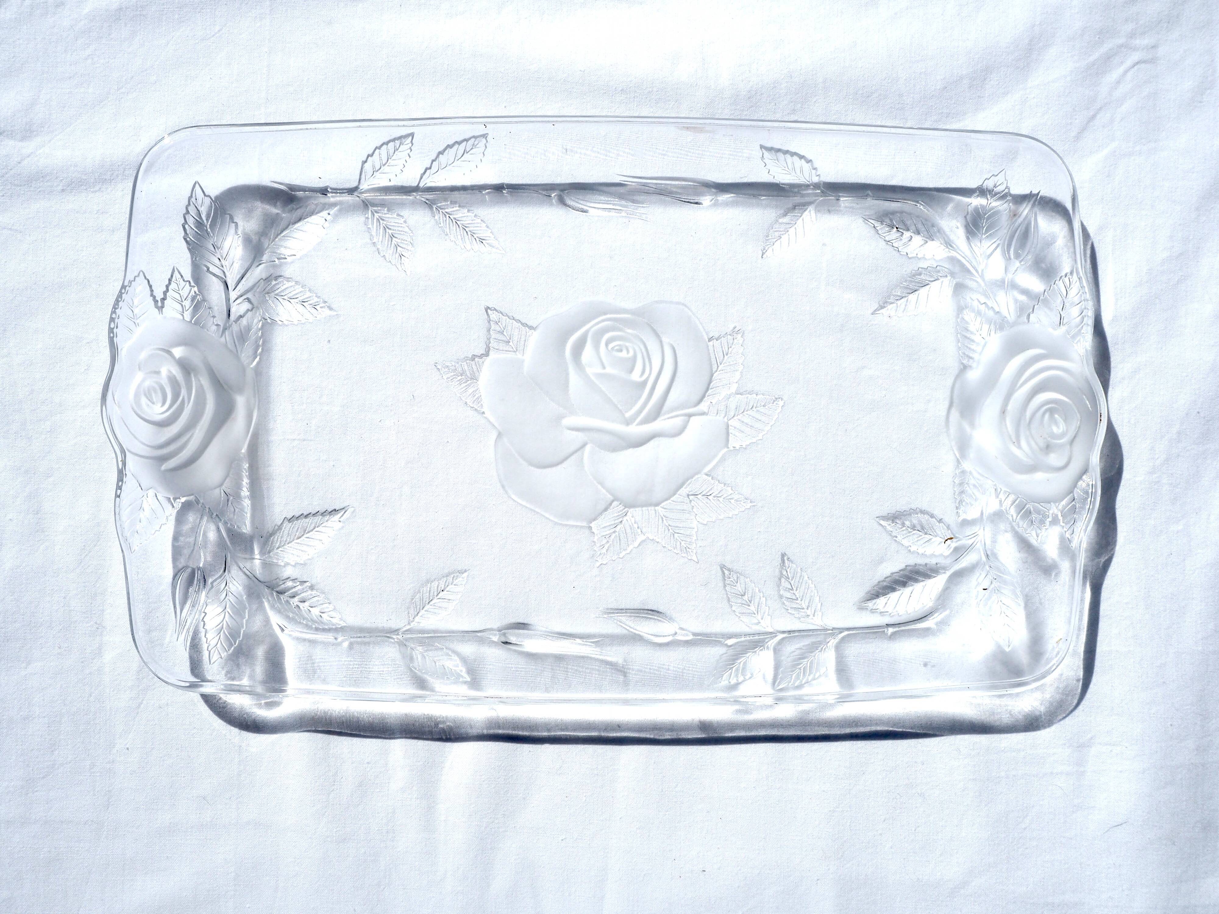 Plat à cake en verre motifs roses