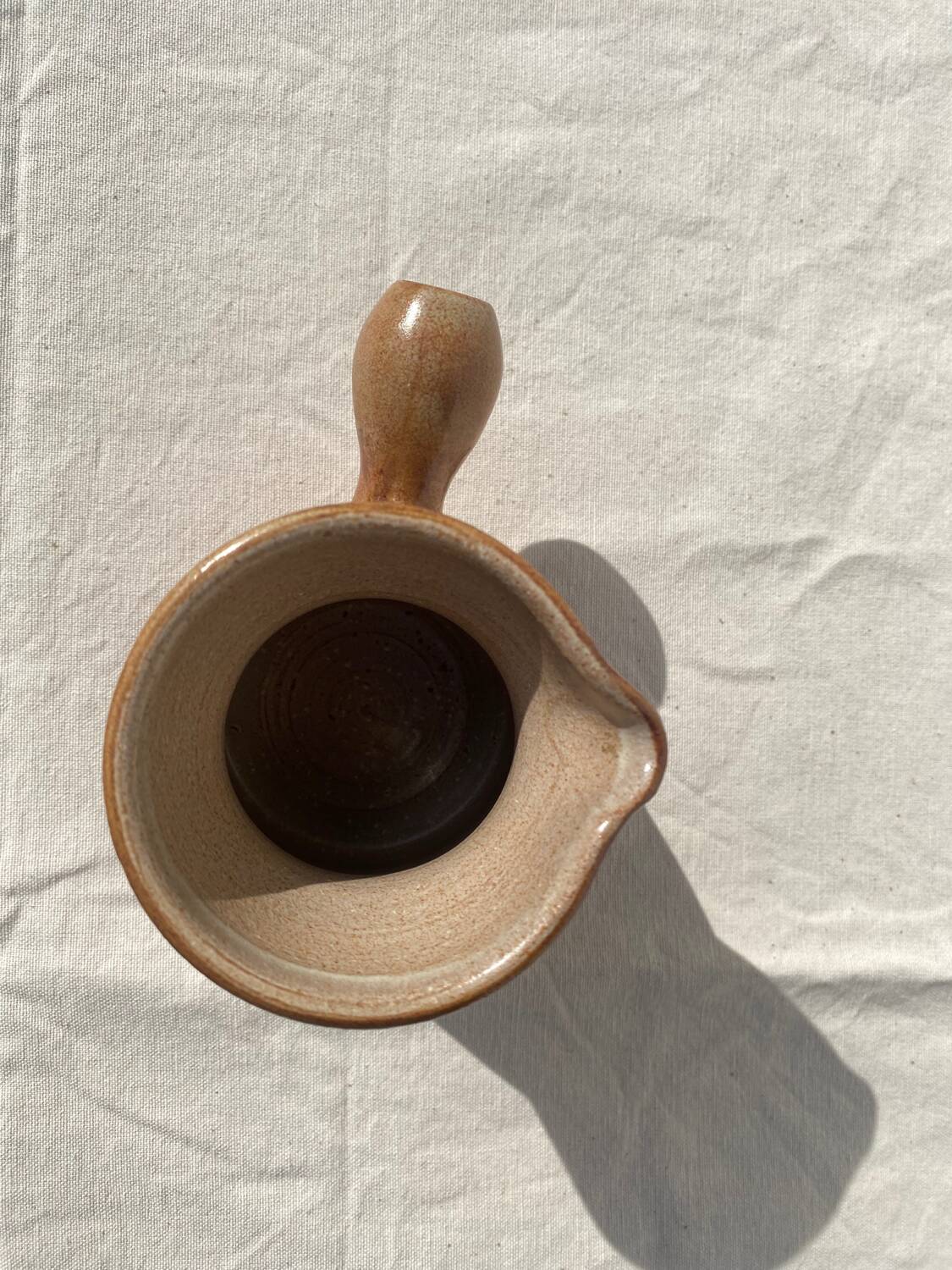 Small stoneware pitcher / saucier