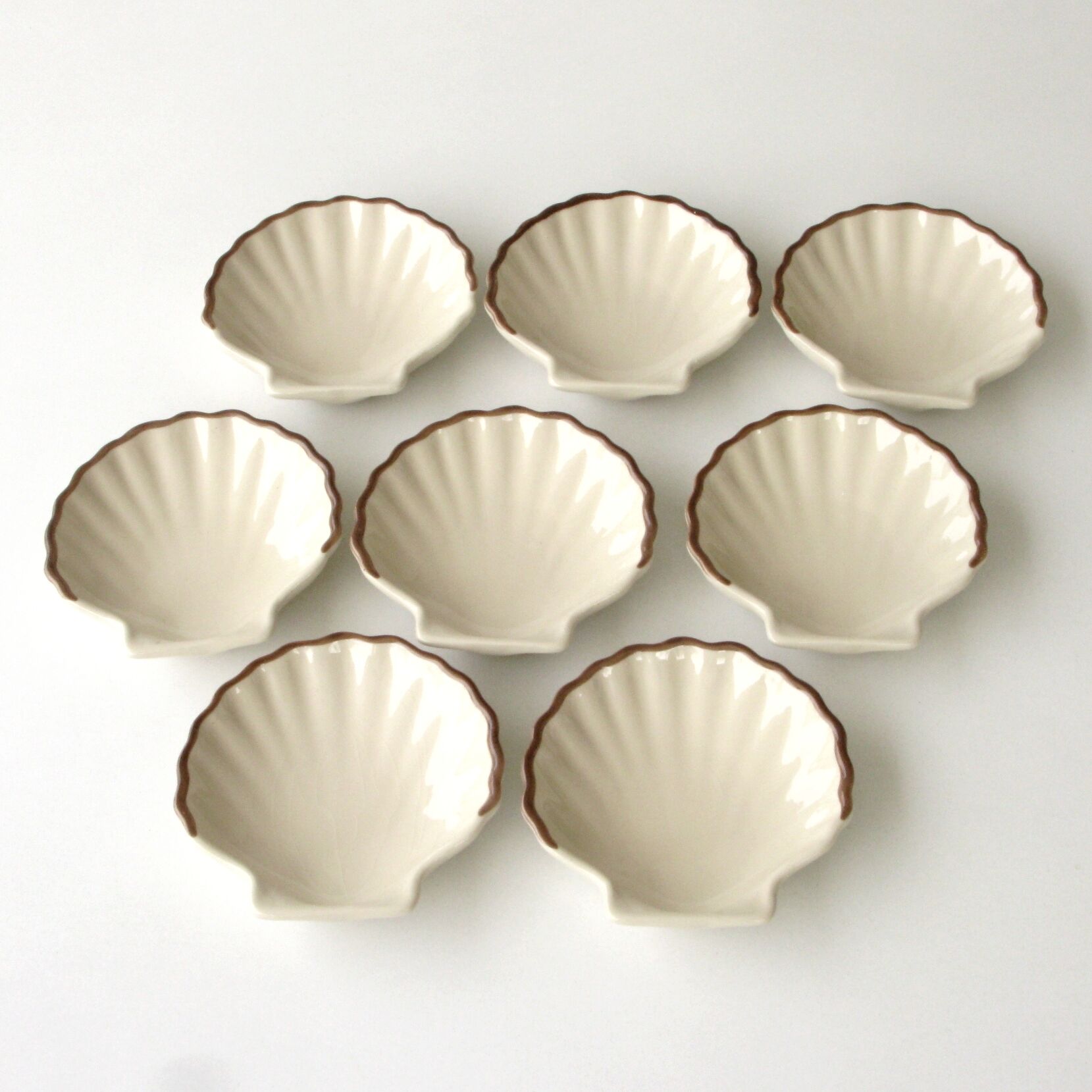 Set of 8 Emile Henry Scallops - Beige culinary pottery