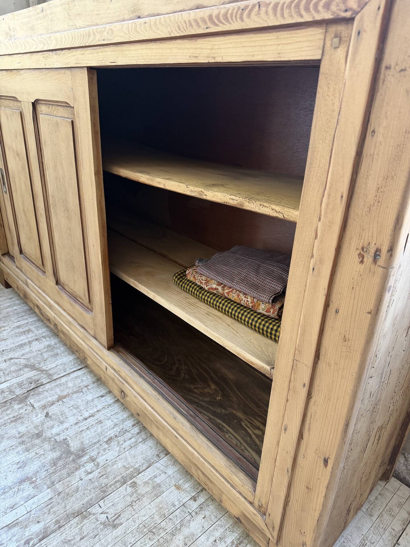 Enfilade with sliding doors from the 1950s